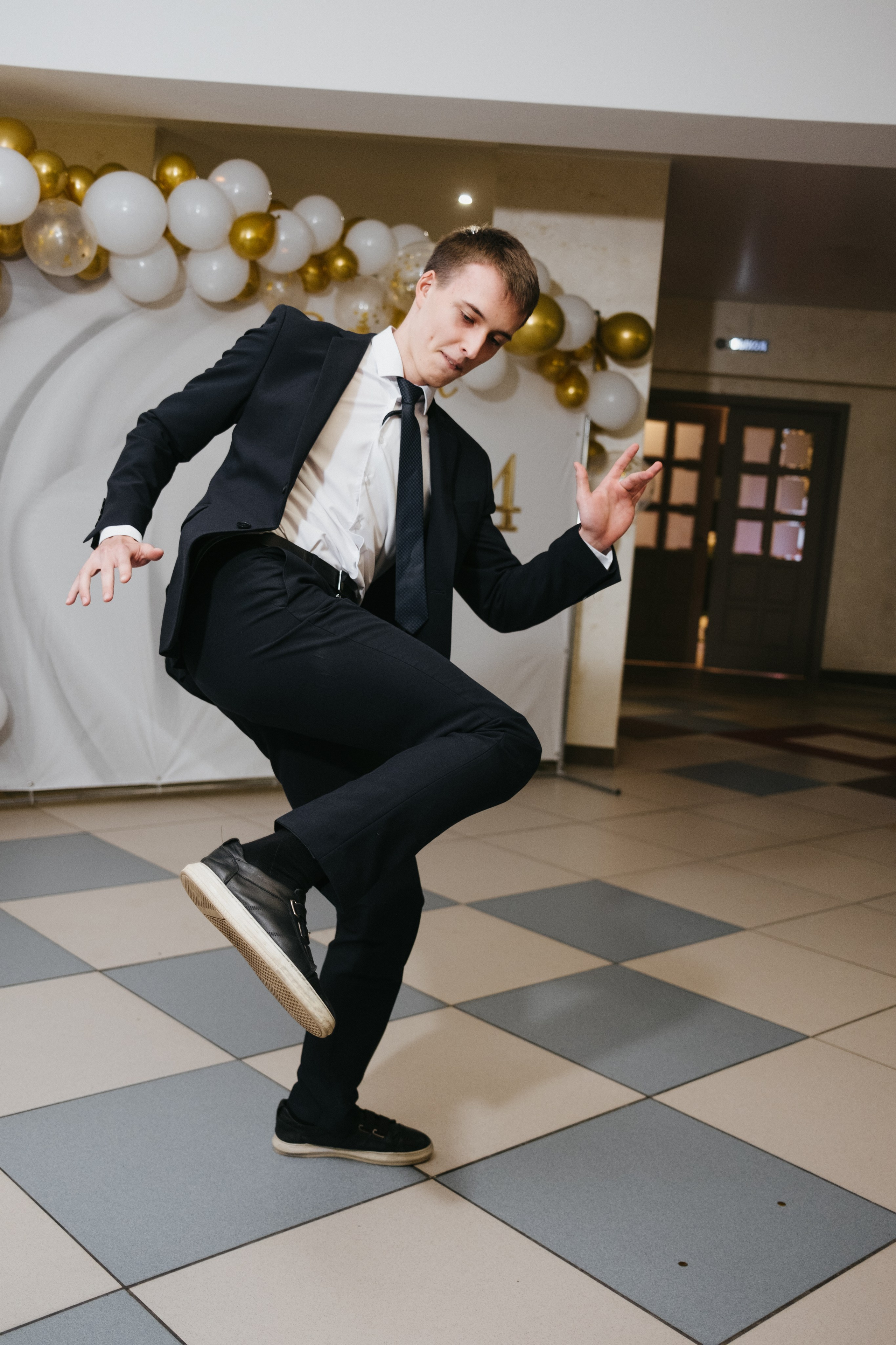 Выпускной 11 класс школы № 30. Свадебный и репортажной фотограф Денис Ожигин в Краснодаре и Краснодарском крае