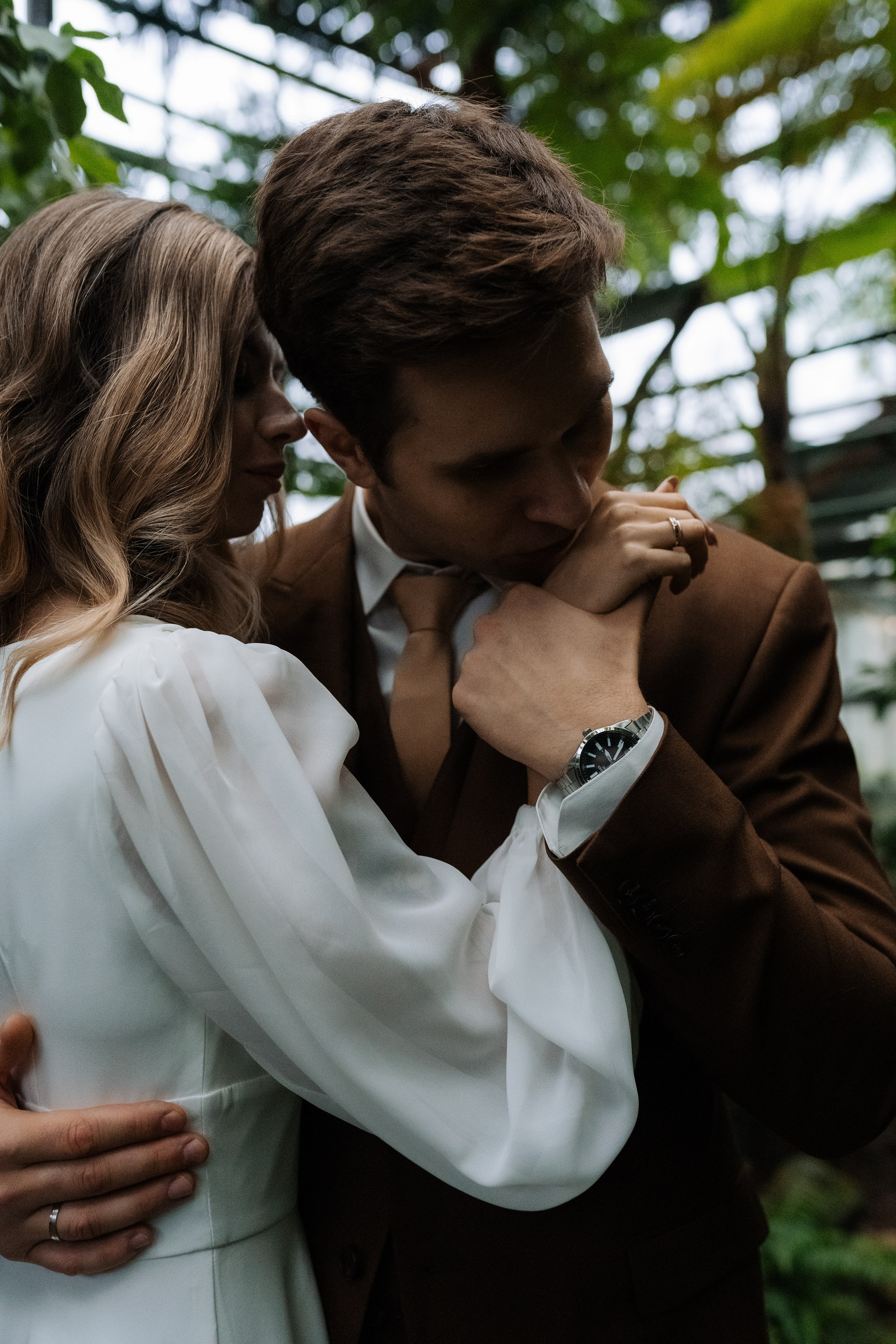 Свадебная фотосессия в оранжерее, Москва. Свадебный фотограф в Москве Анна Полушина