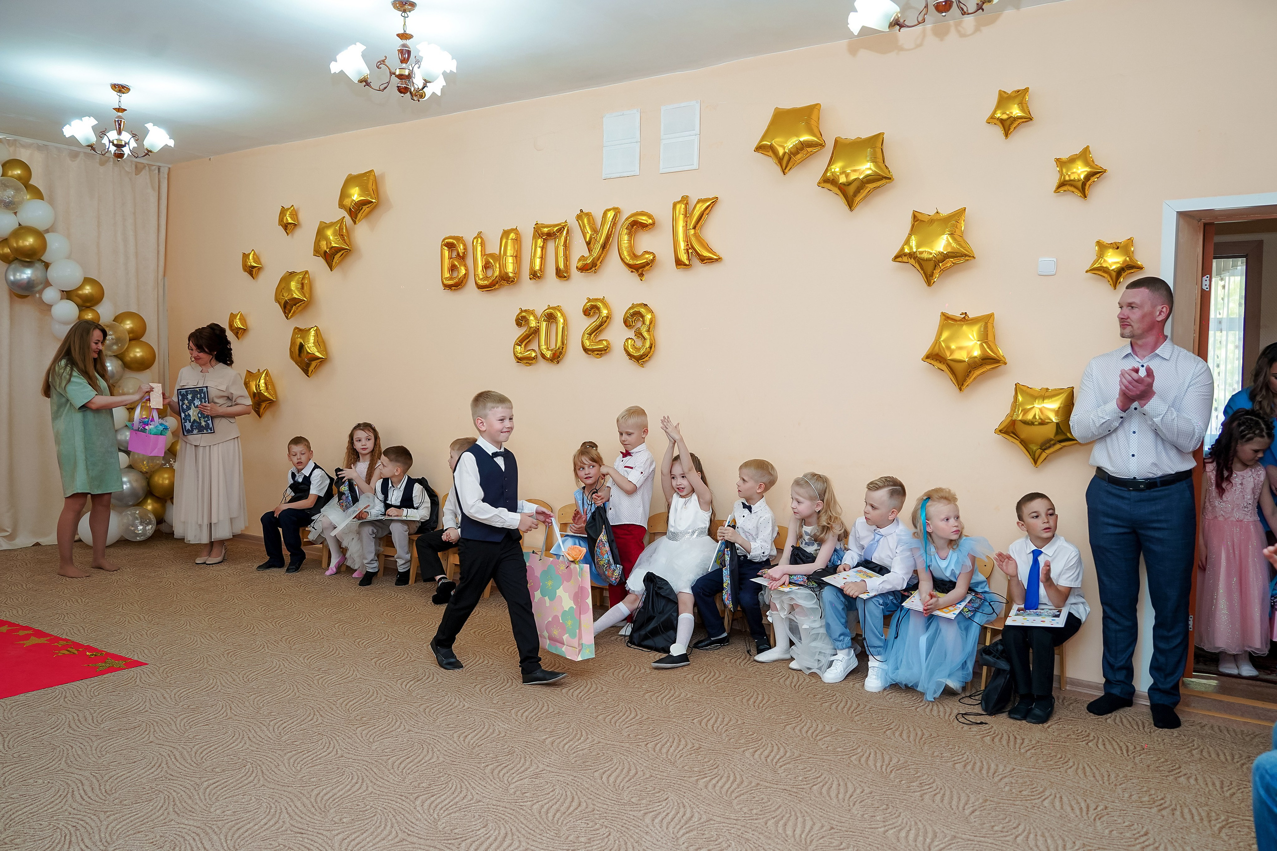 Фотосъемка видеосъёмка фотограф видеооператор новогодних утренников  в. Фотограф, видеооператор Нина Коршунова