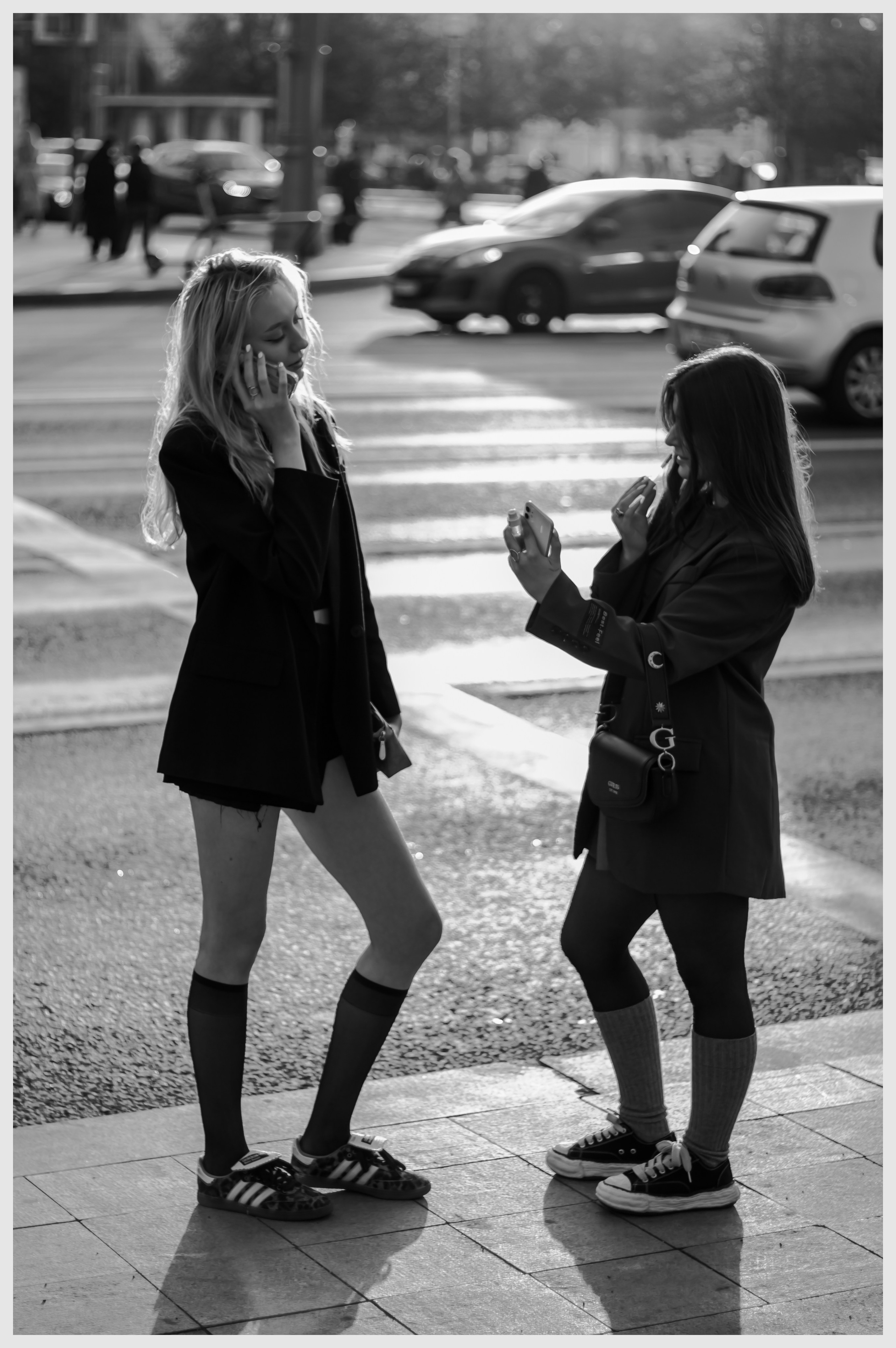 Уличная съемка — Стефани и Валерия. Портретный фотограф в Орле. Готовые фото за 3 дня! Помощь в позировании. Советы по организации