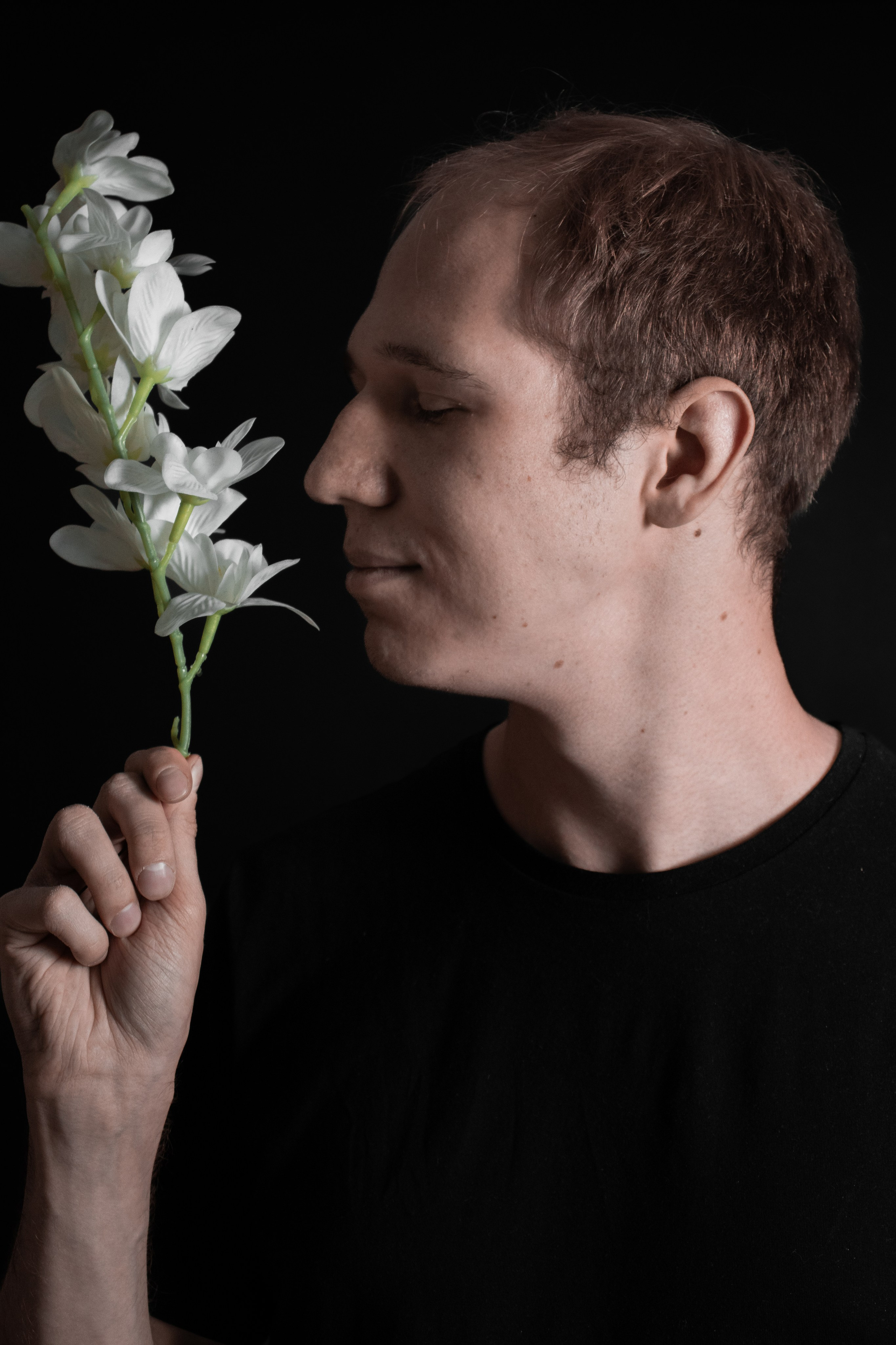 Индивидуальная летняя прогулочная фотосессия девушки в стиле ретро 60-80х в городе Томск