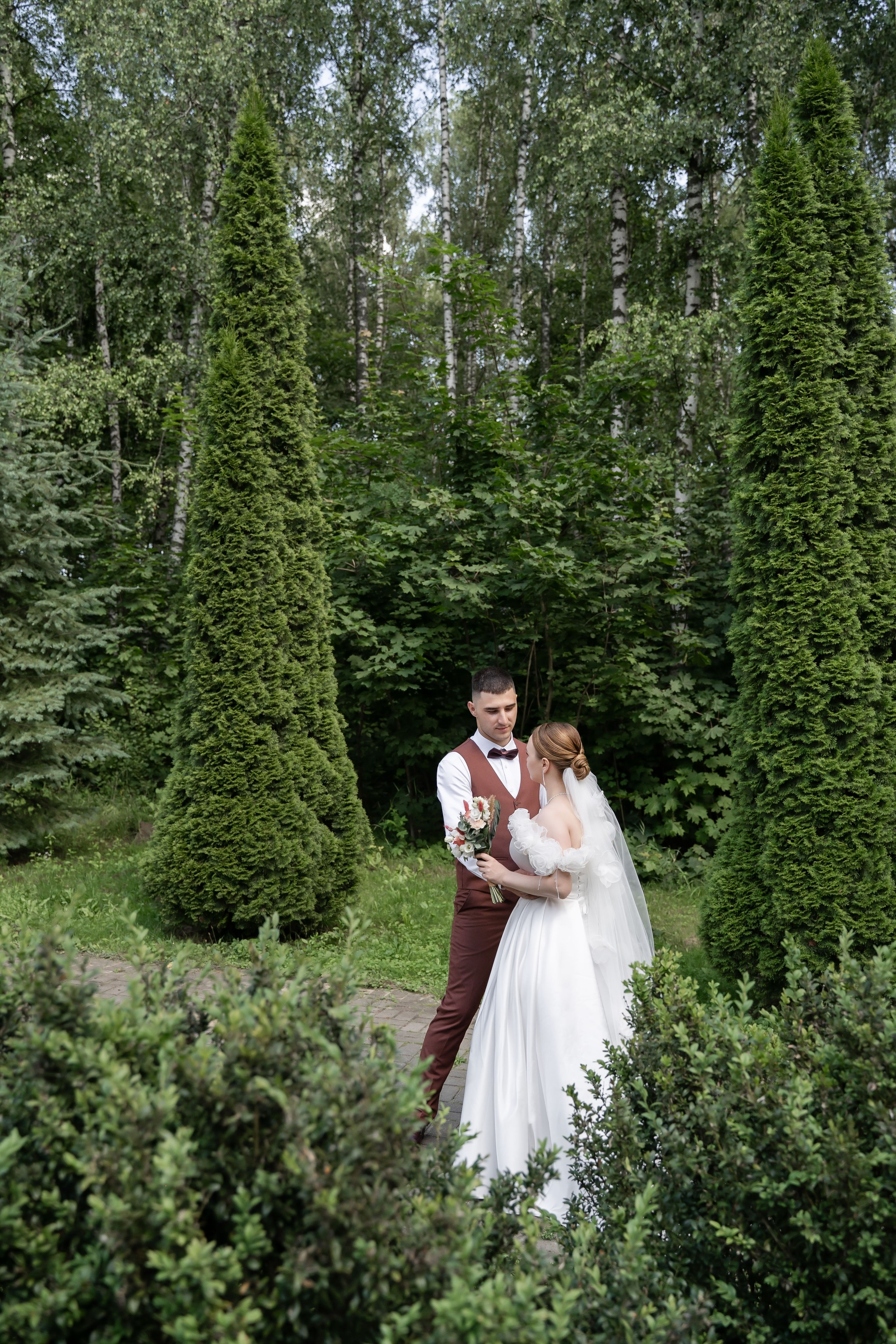 Арина и Даниил (г. Курск, Роща невест). Фотограф Вера Зверуго в Орле