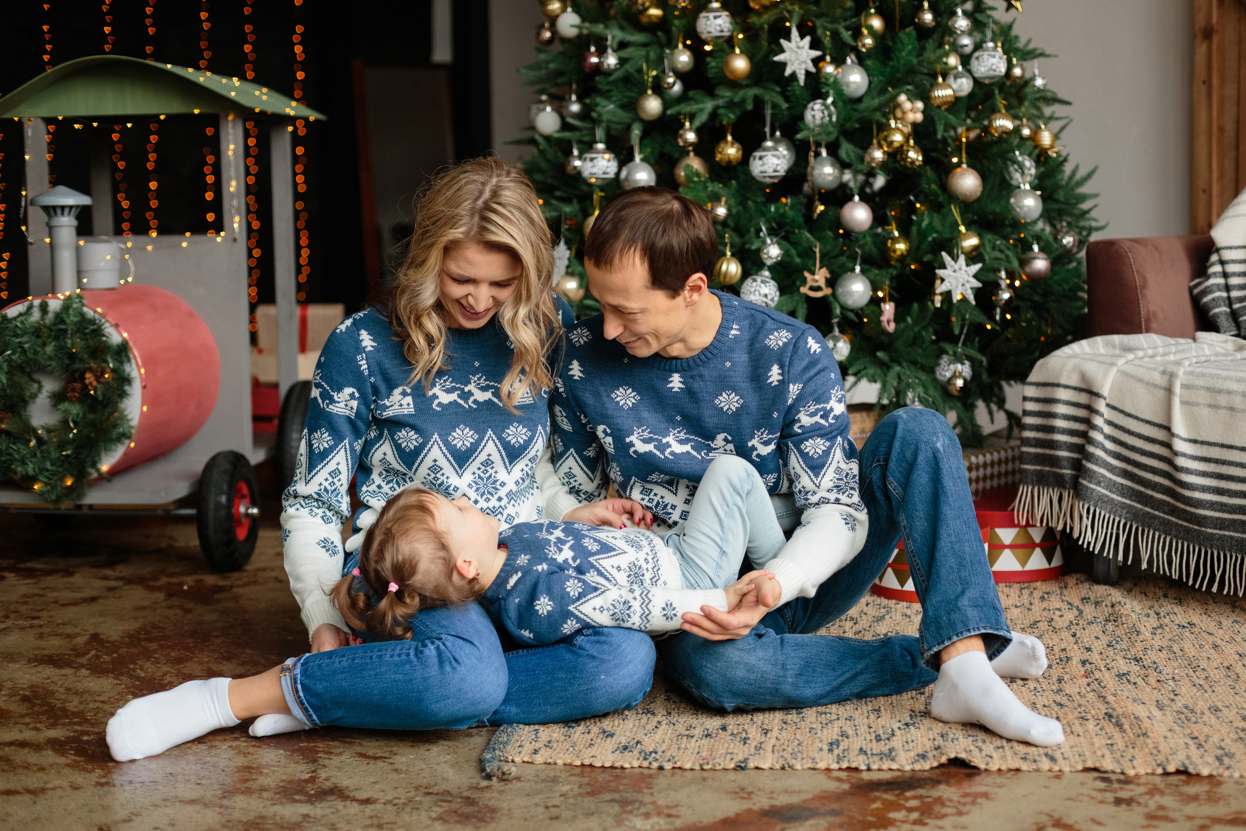 Традиционная семейная фотосессия на Новый год в фотостудии Екатеринбур. Свадебный и семейный фотограф Ксения Шекк Екатеринбург