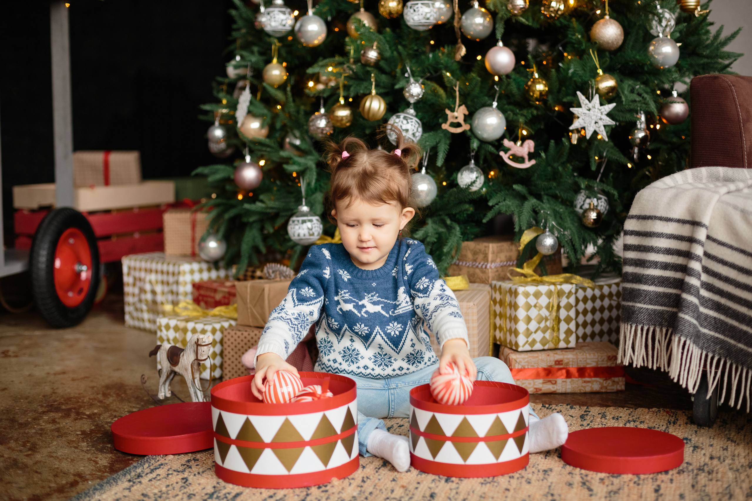 Традиционная семейная фотосессия на Новый год в фотостудии Екатеринбур. Свадебный и семейный фотограф Ксения Шекк Екатеринбург