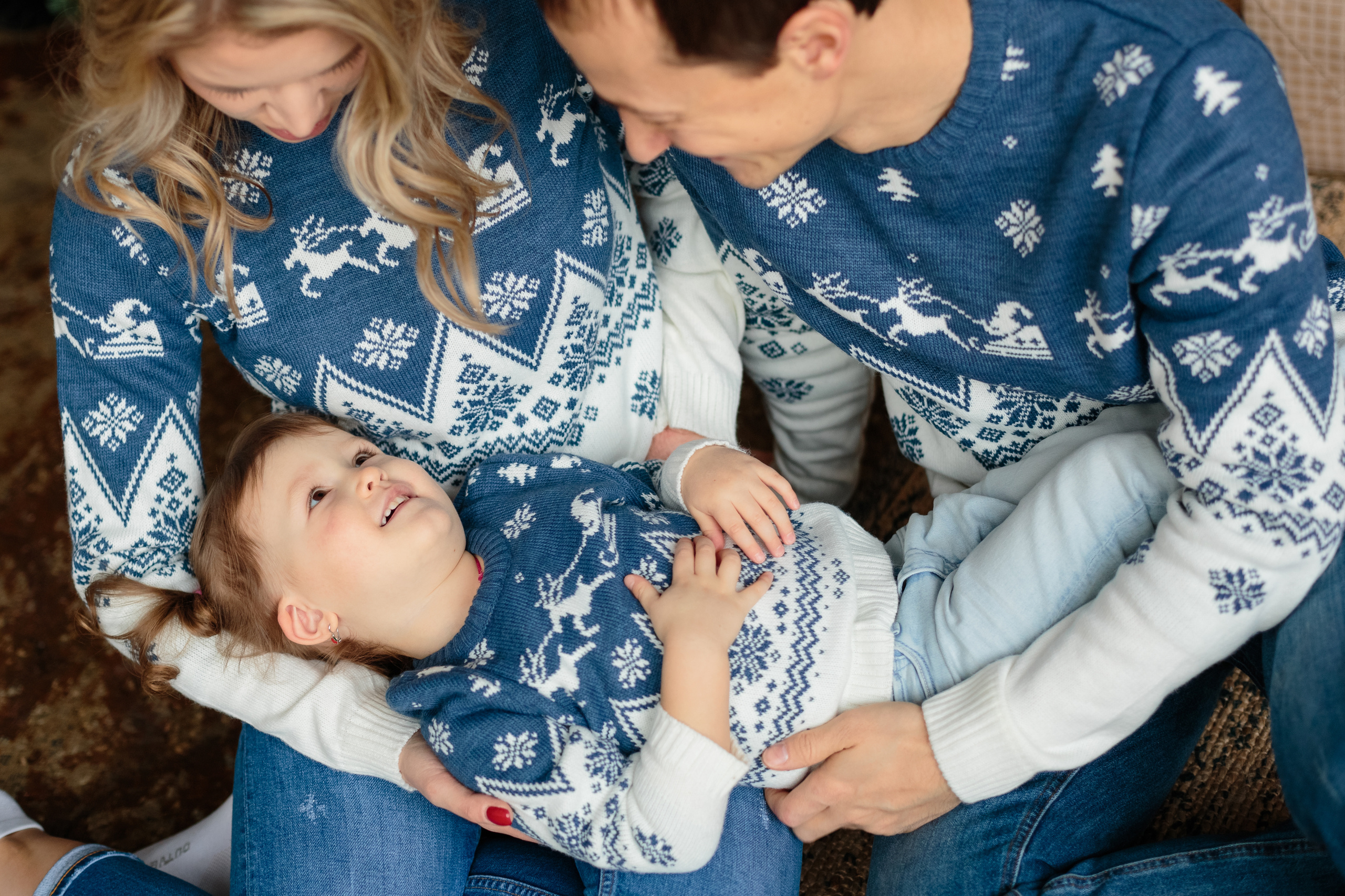 Традиционная семейная фотосессия на Новый год в фотостудии Екатеринбур. Свадебный и семейный фотограф Ксения Шекк Екатеринбург