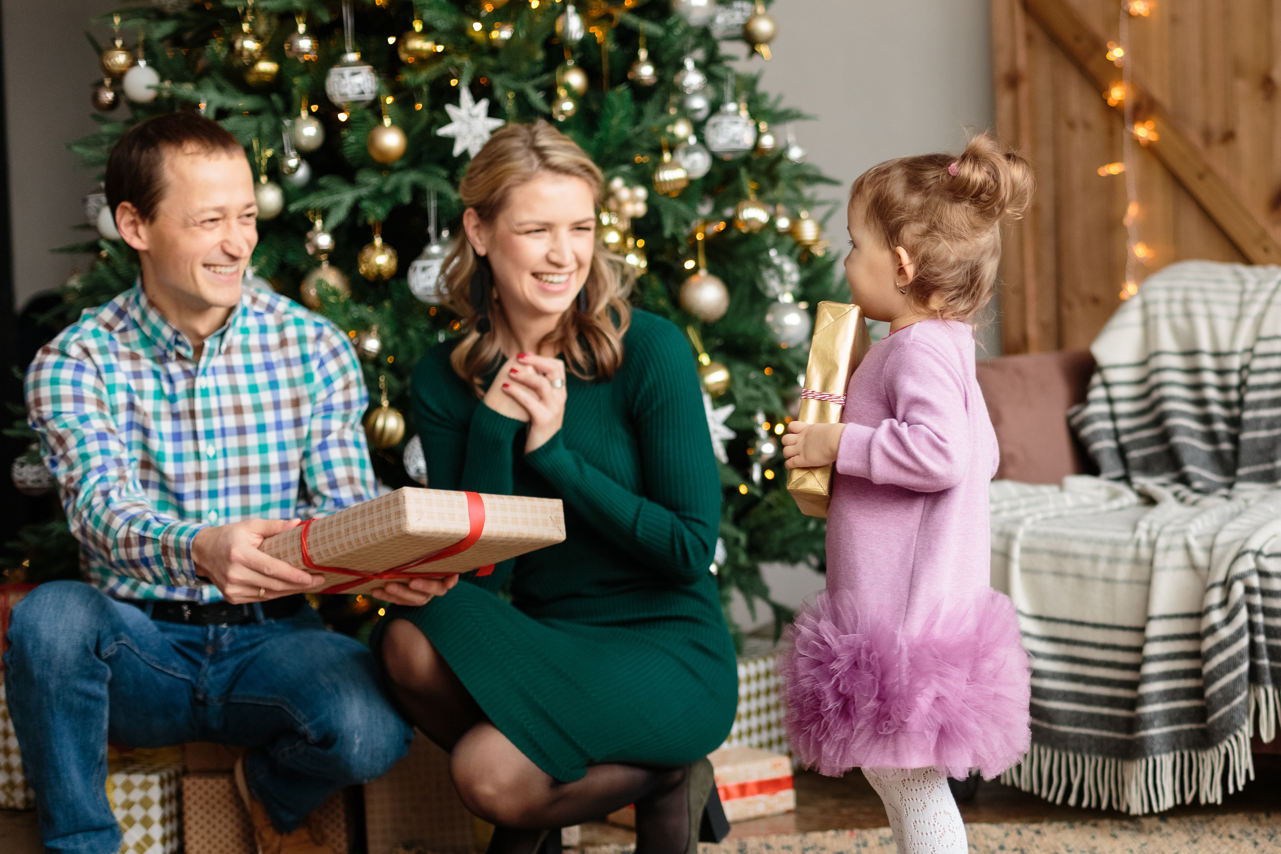 Традиционная семейная фотосессия на Новый год в фотостудии Екатеринбур. Свадебный и семейный фотограф Ксения Шекк Екатеринбург