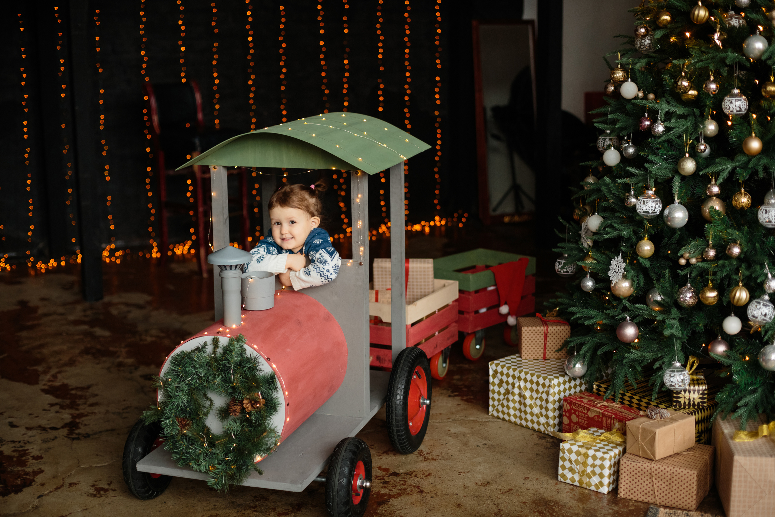 Традиционная семейная фотосессия на Новый год в фотостудии Екатеринбур. Свадебный и семейный фотограф Ксения Шекк Екатеринбург