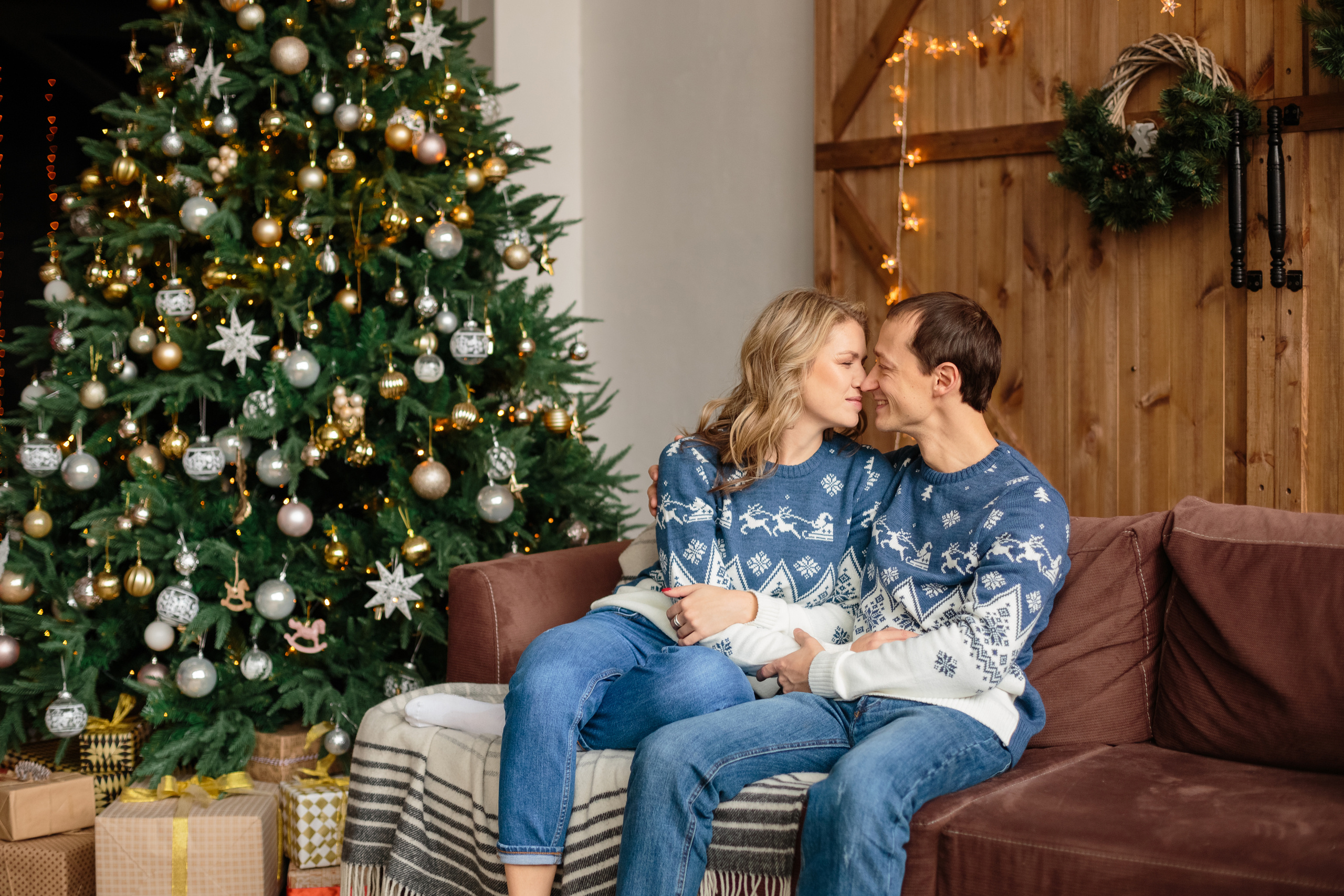 Традиционная семейная фотосессия на Новый год в фотостудии Екатеринбур. Свадебный и семейный фотограф Ксения Шекк Екатеринбург