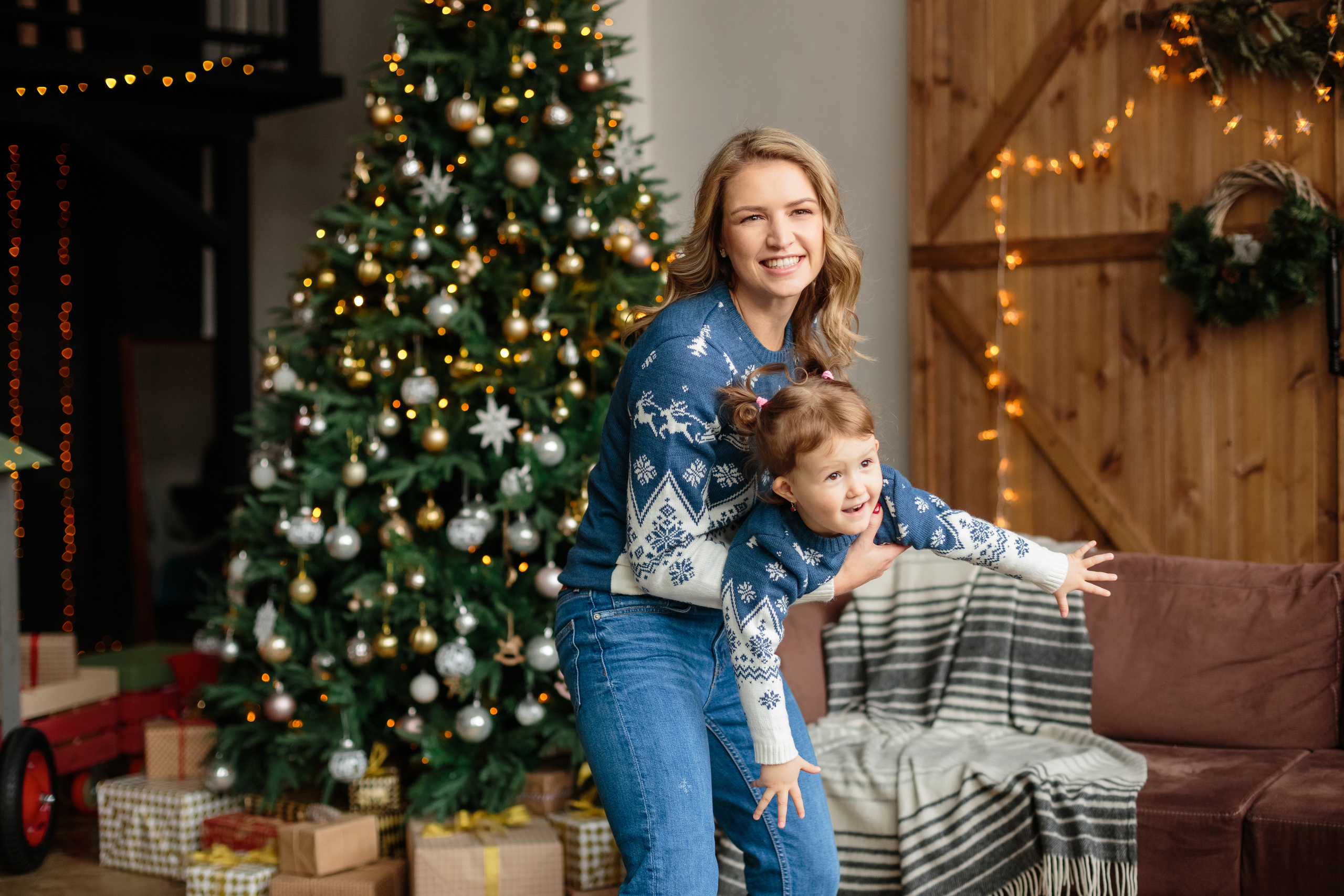 Традиционная семейная фотосессия на Новый год в фотостудии Екатеринбур. Свадебный и семейный фотограф Ксения Шекк Екатеринбург