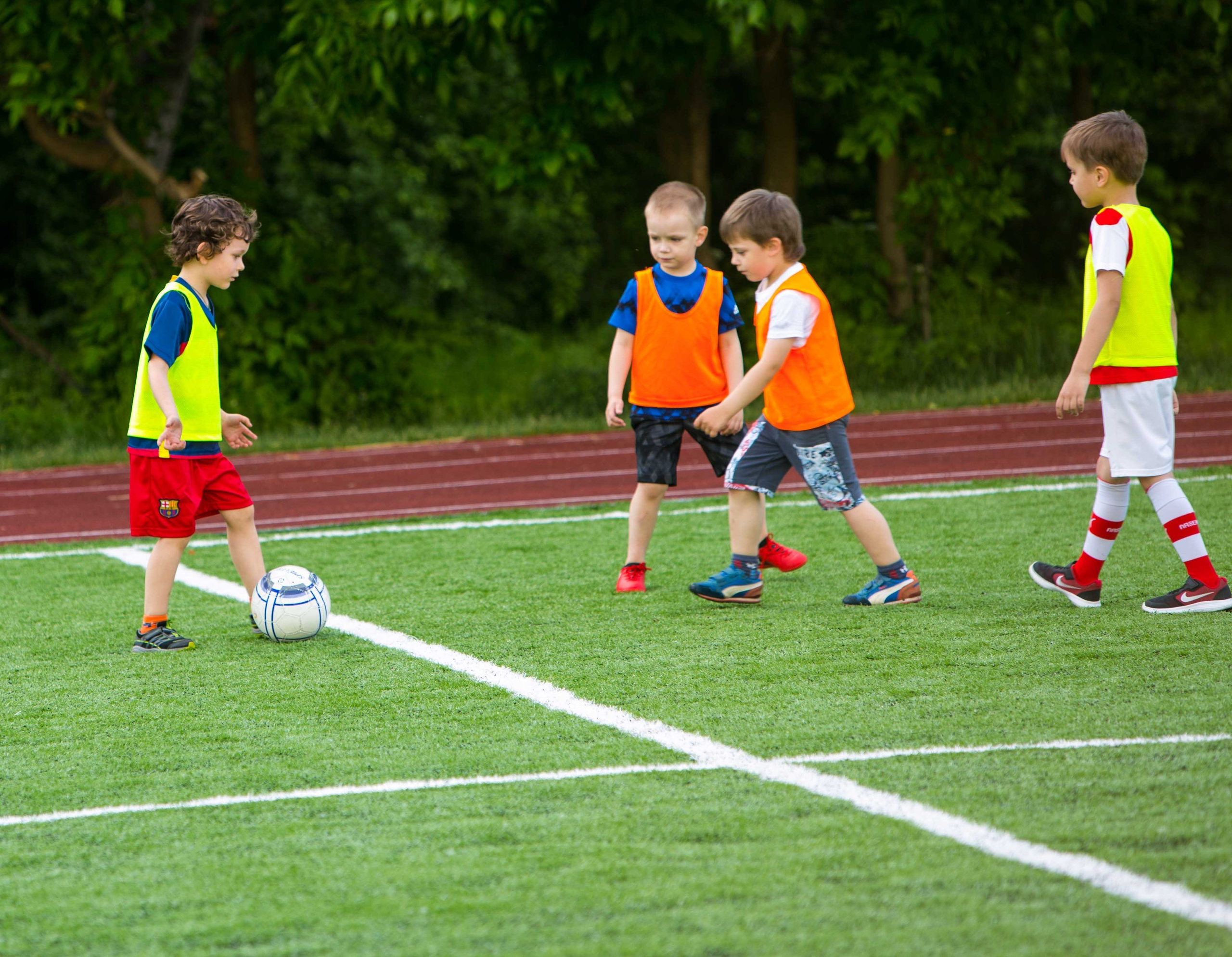 Футбольная школа «Юниор» — фото тренировок и игр. Выпускные альбомы для школы и детского сада — школьный фотограф Подольск, Троицк, Щербинка, Москва