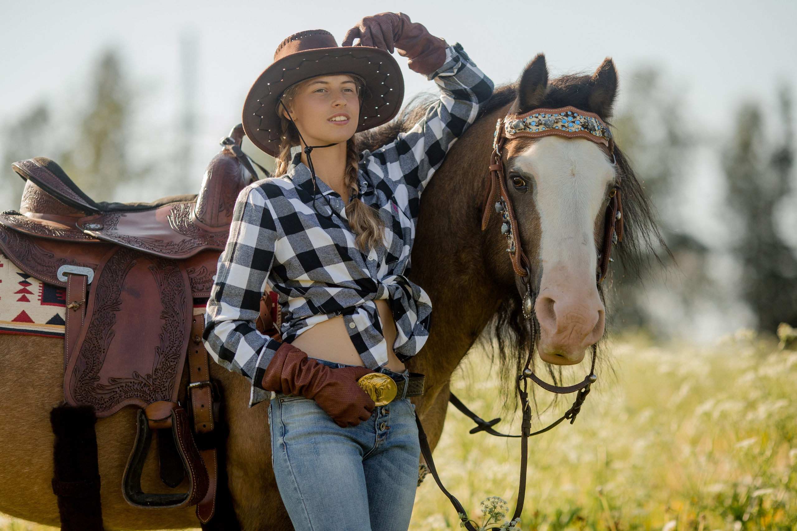 Фотосессия в стиле вестерн с лошадью