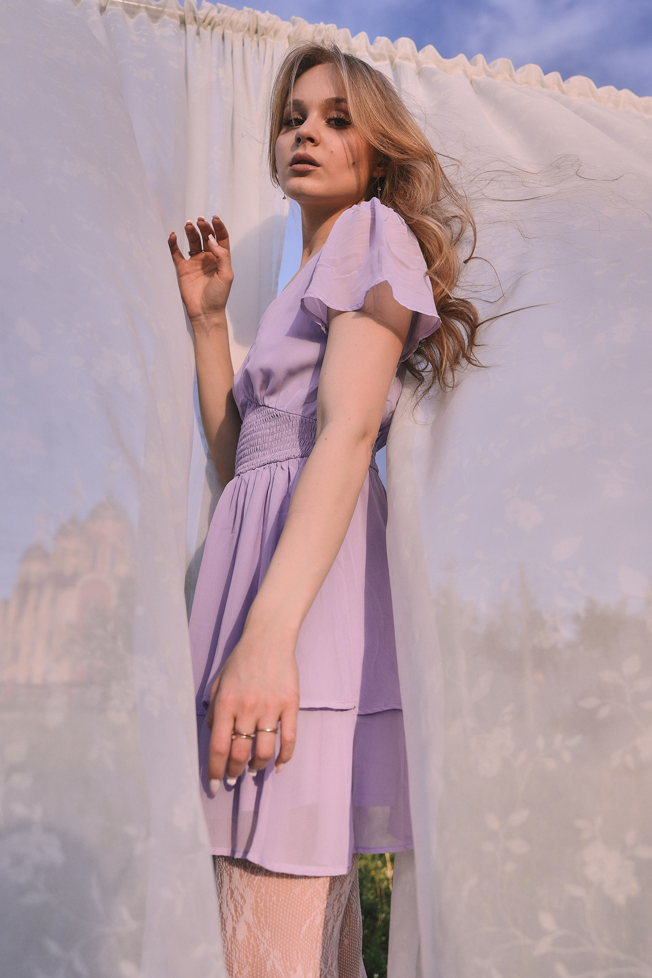 Съемка Кати в поле с тюлью. Фотограф Светлана Боровикова в Домодедове