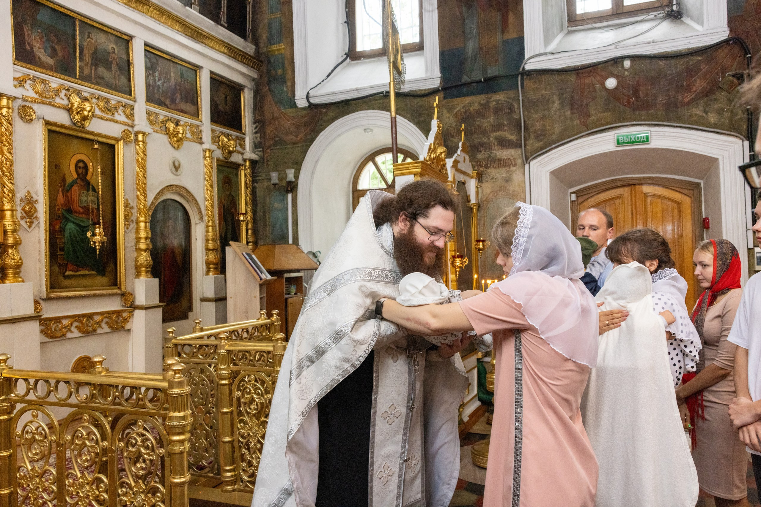 Образец репортажа крещения оригиналы, без искажений, без вспышки, светосильная оптика!. Фотограф в Туле Крупский АнДРей. Фотостудия «КАДР71» в Туле