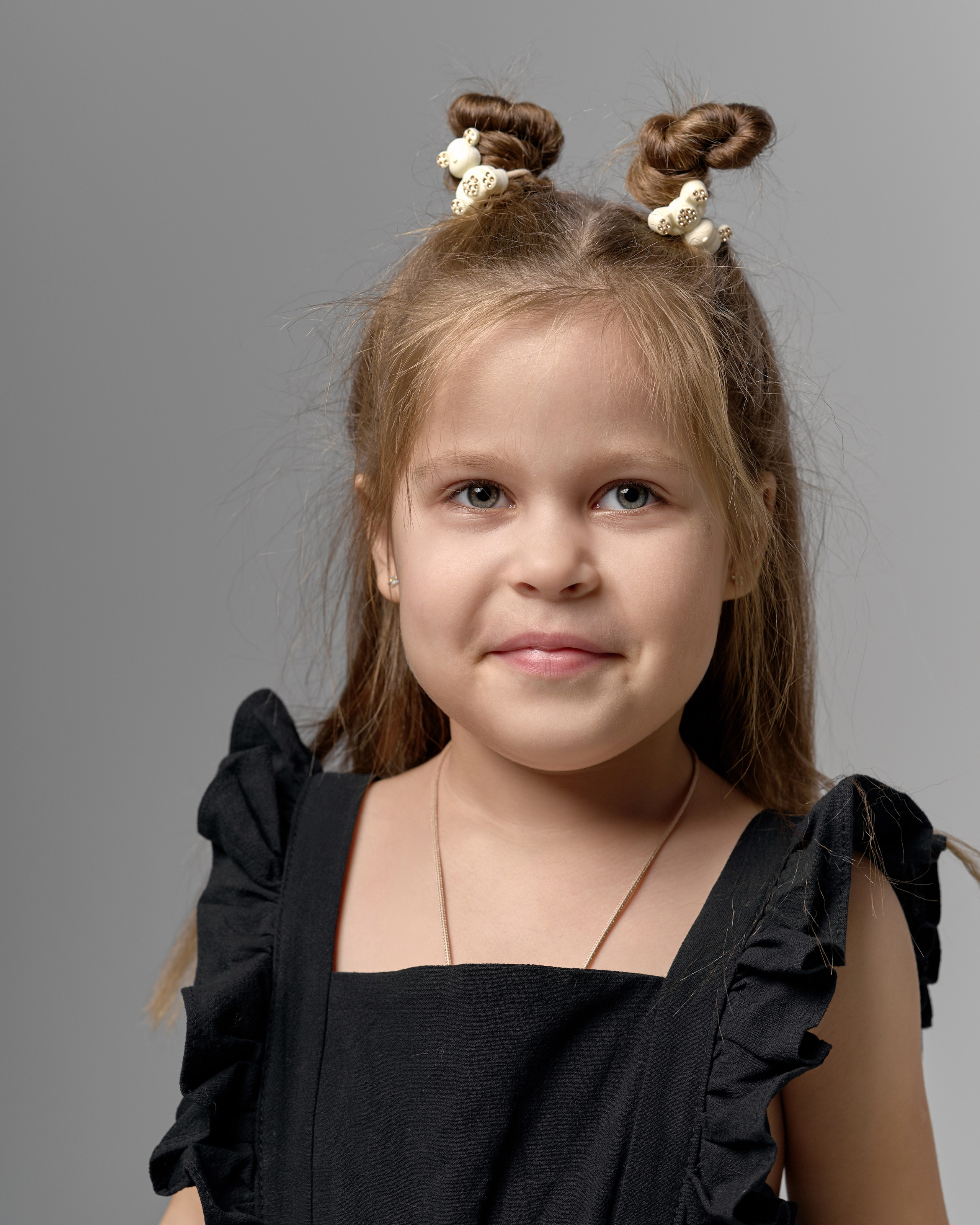 Семейная фотосессия в студии с импульсным светом