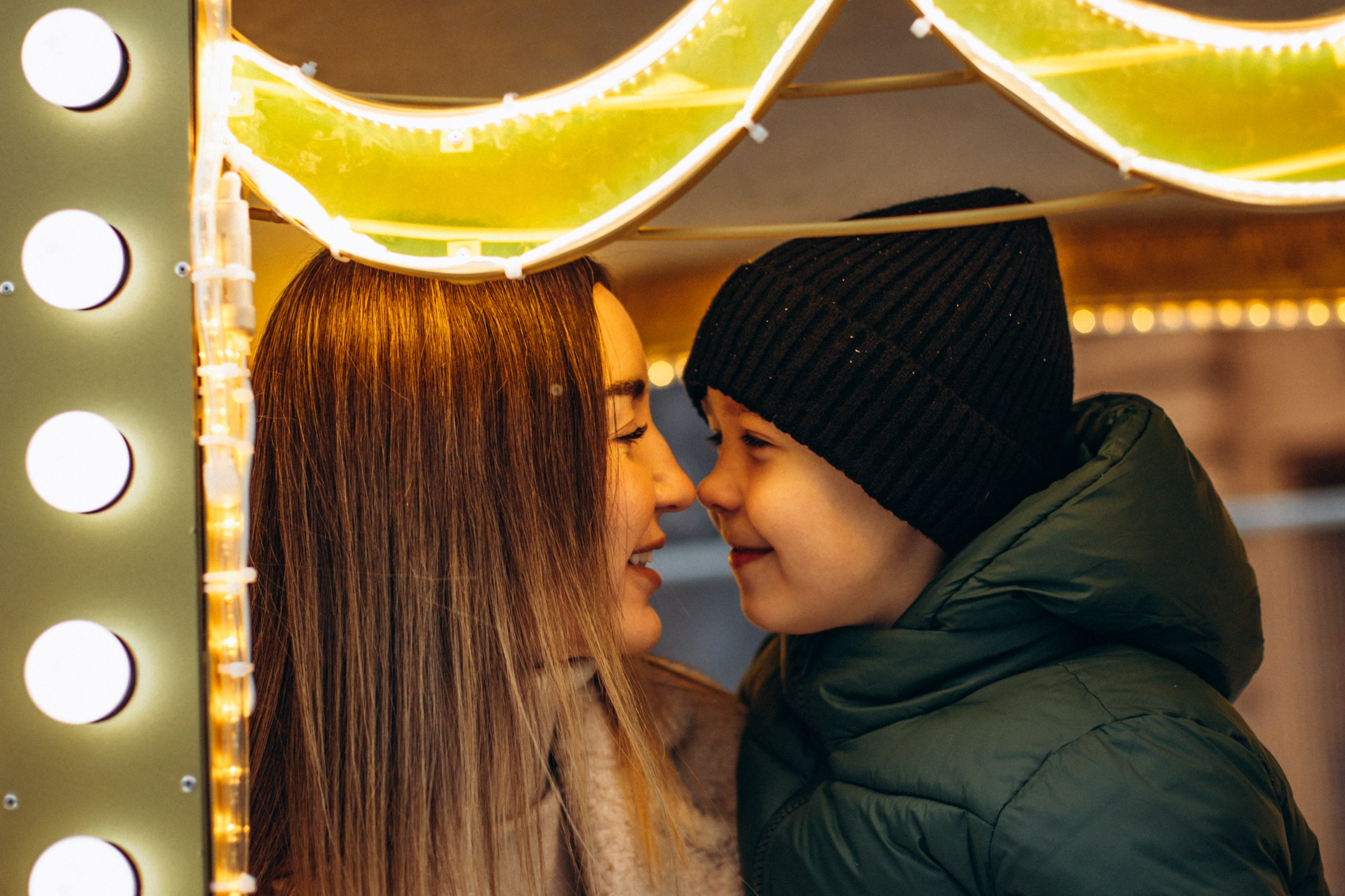 Оксана с сыном в декабре. Фотопрогулка в Петербурге. Индивидуальный и семейный фотограф в Санкт-Петербурге