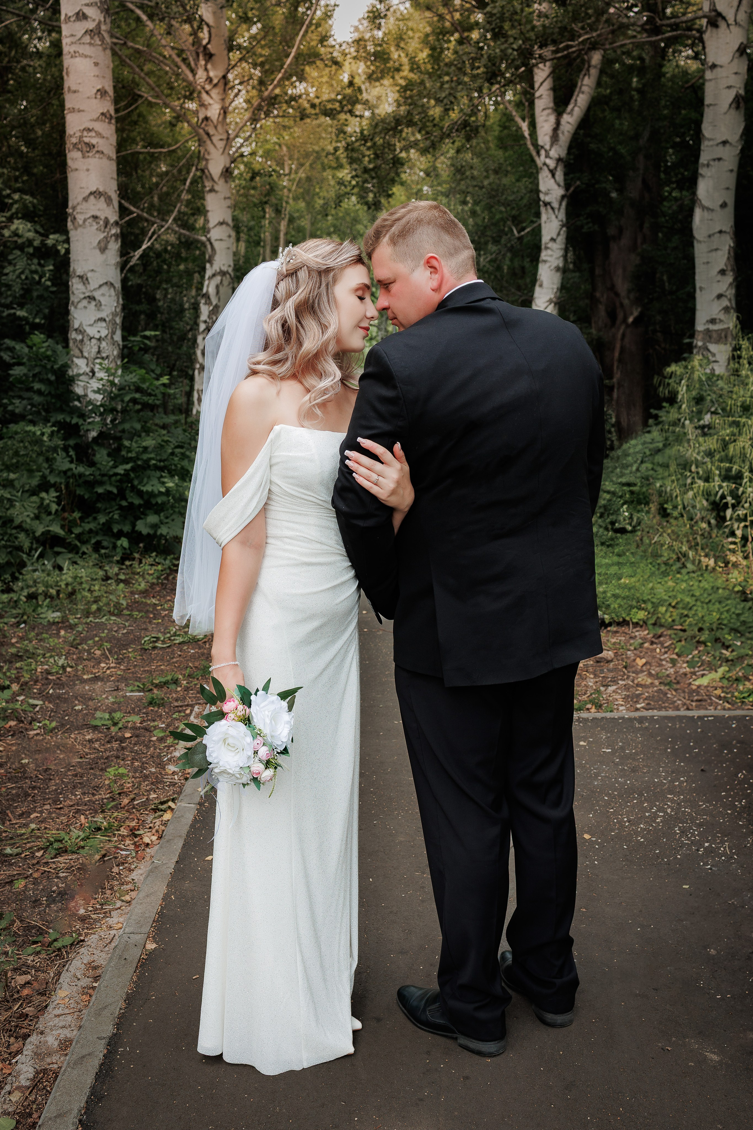 WEDDING 08.09.25 Экспресс свадебная фотосессия в парке Медногорска. Фотограф Медногорск Кувандык Оксана Шерехода свадебные, семейные, индивидуальные, школьные фотосессии. Печать фотоальбомов