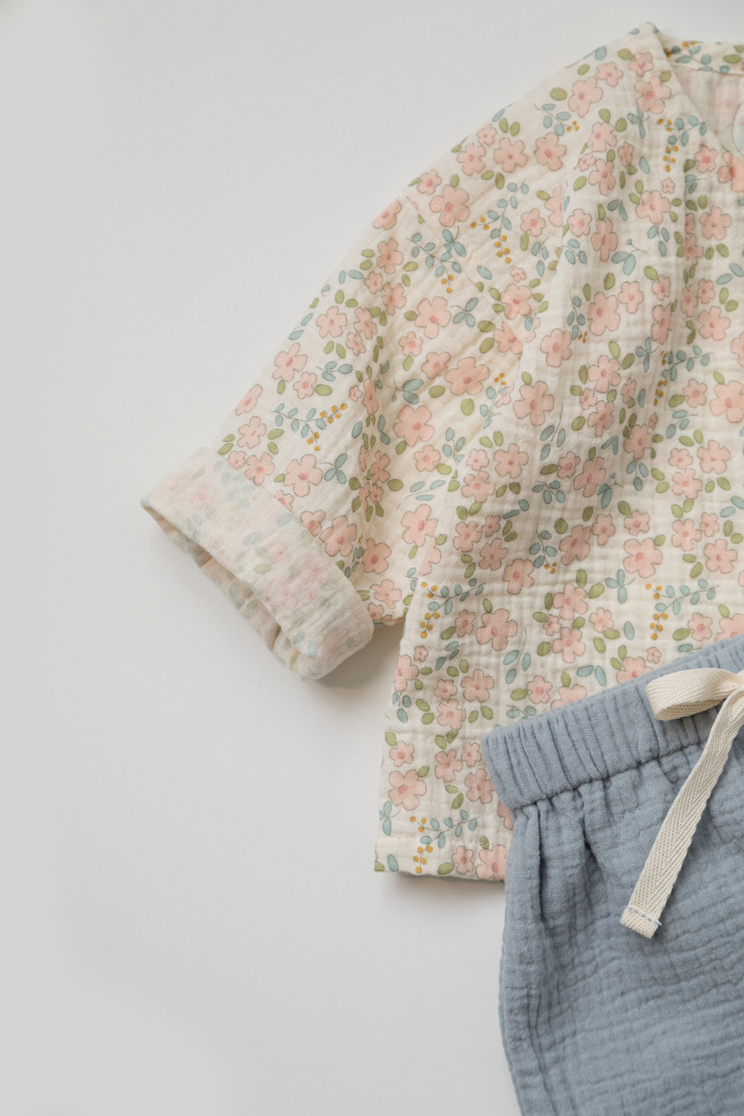 Съемка детской одежды бренда mamalanka для Ozon и соц сетей. Детский и контент фотограф Надя Волкова Санкт-Петербург