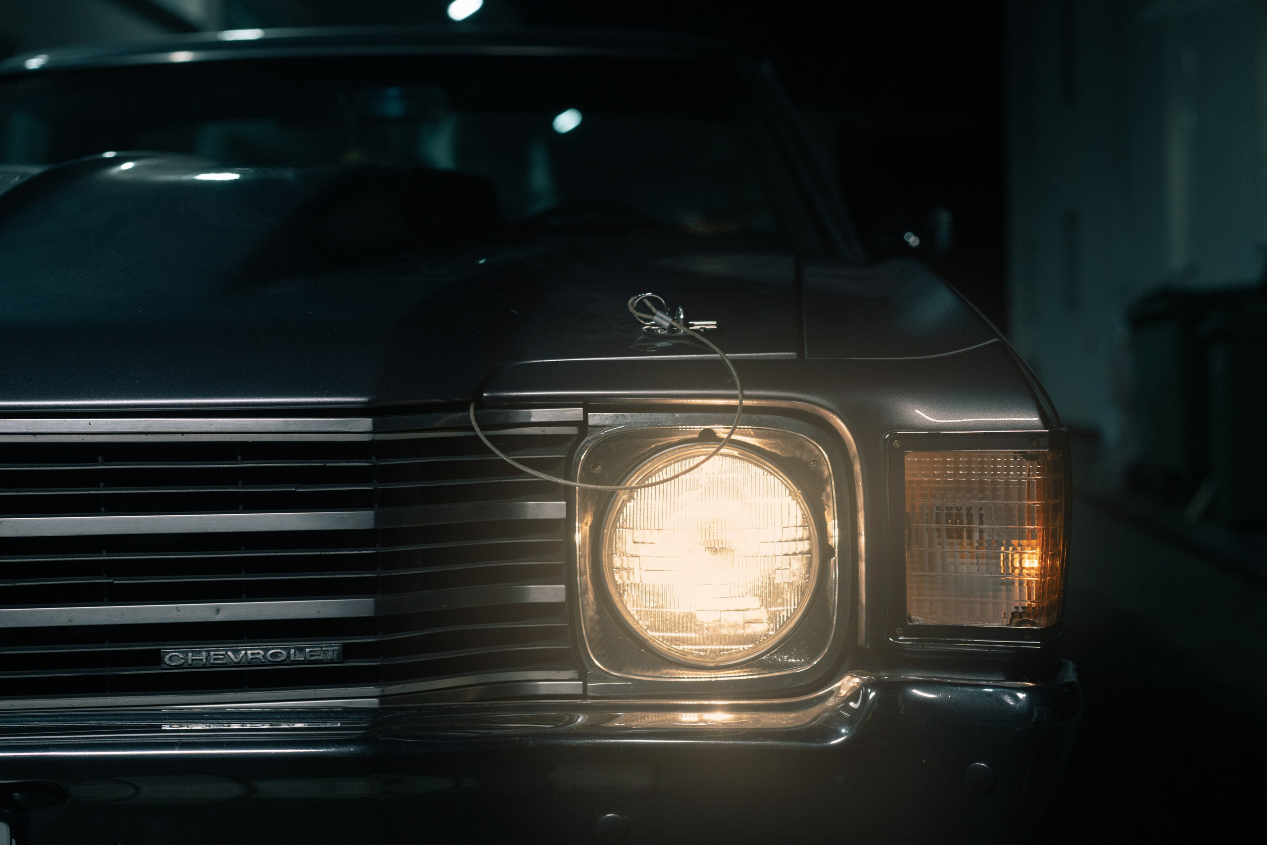 фара старого американского автомобиля 