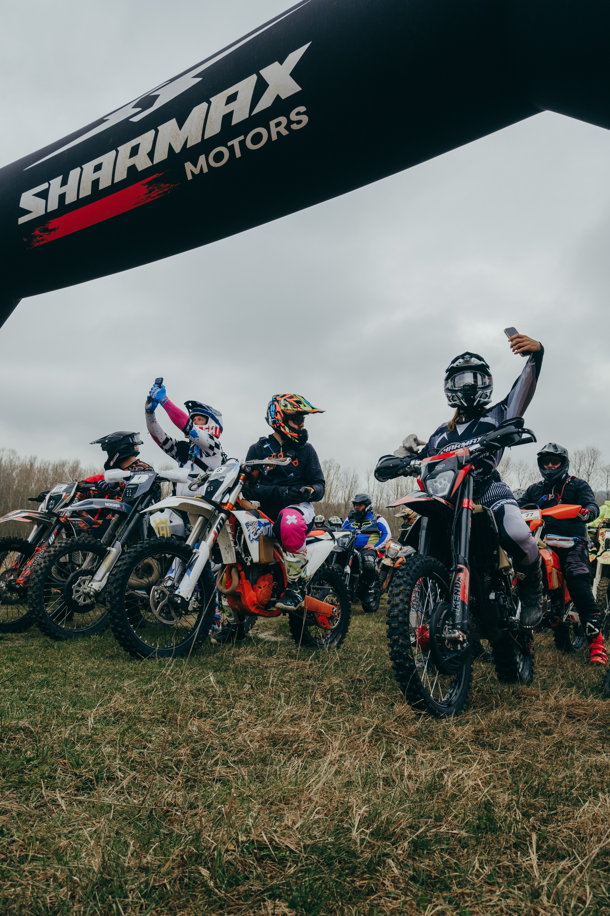 Съемка для Sharmax Moto в Горячем Ключе. Свадебный фотограф Денис Ожигин в Краснодаре и крае. Эмоциональная и стильная съемка вашего дня