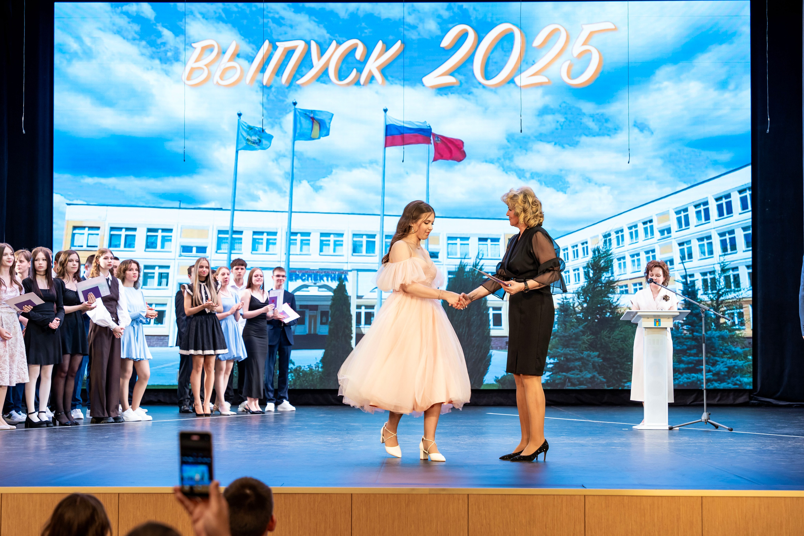 Выдача аттестатов 9 классы. Фотограф Юлия Попова