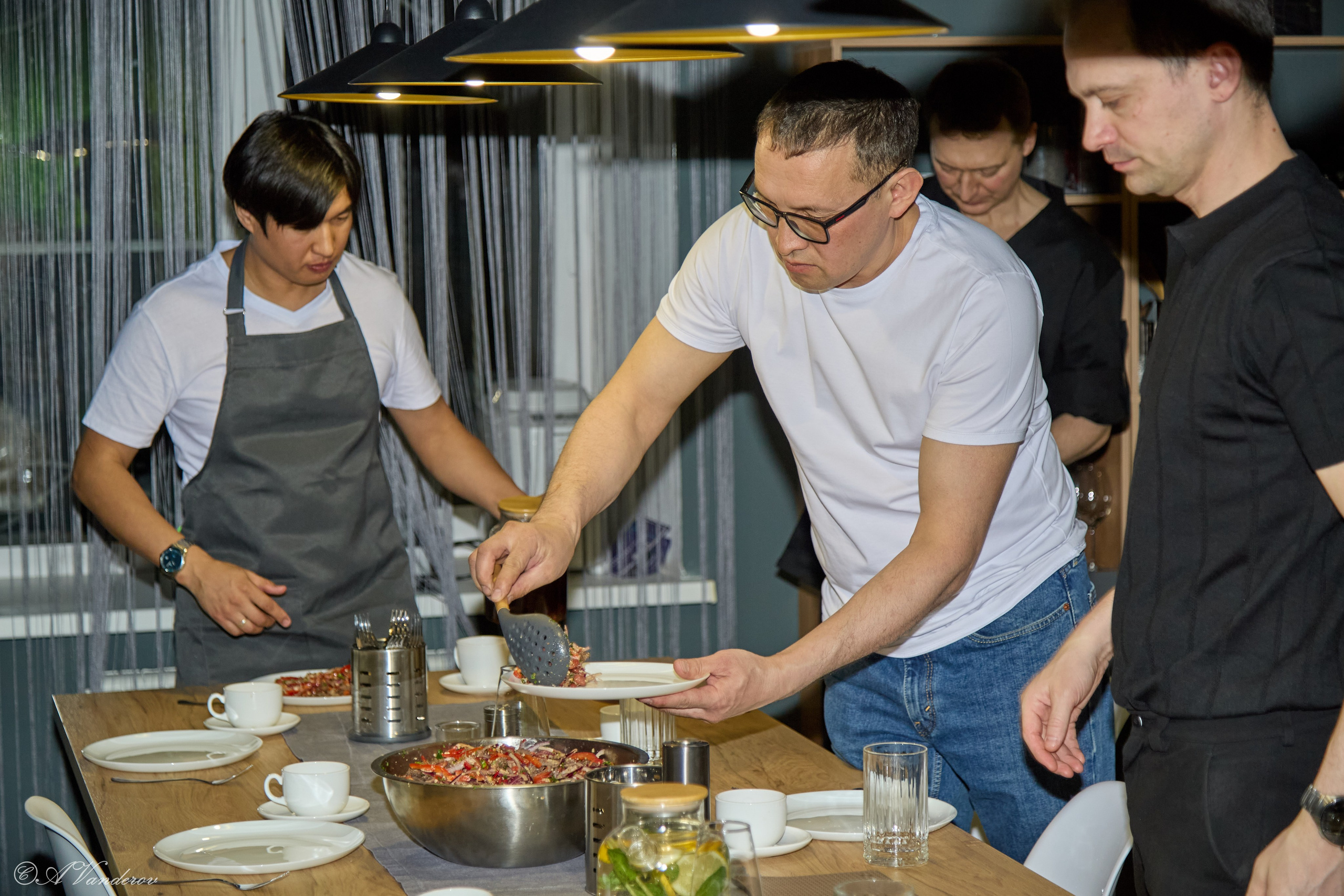 Мужские разговоры на кухне. Фотограф Омск | Александр Вандеров