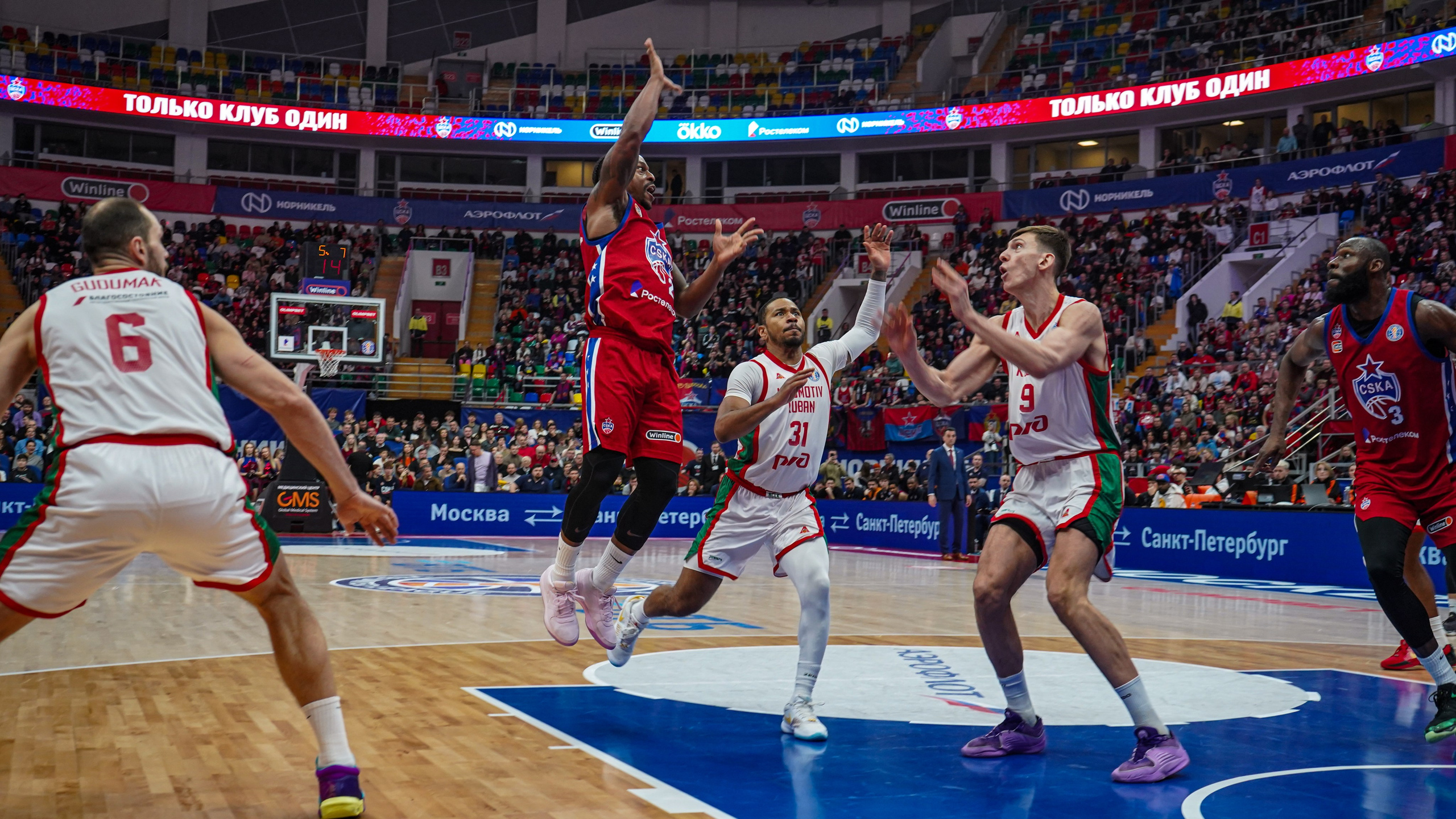 Баскетбол. ЦСКА-Локомотив Кубань (19.01.25). Автомобильный фотограф Шакая Кирилл