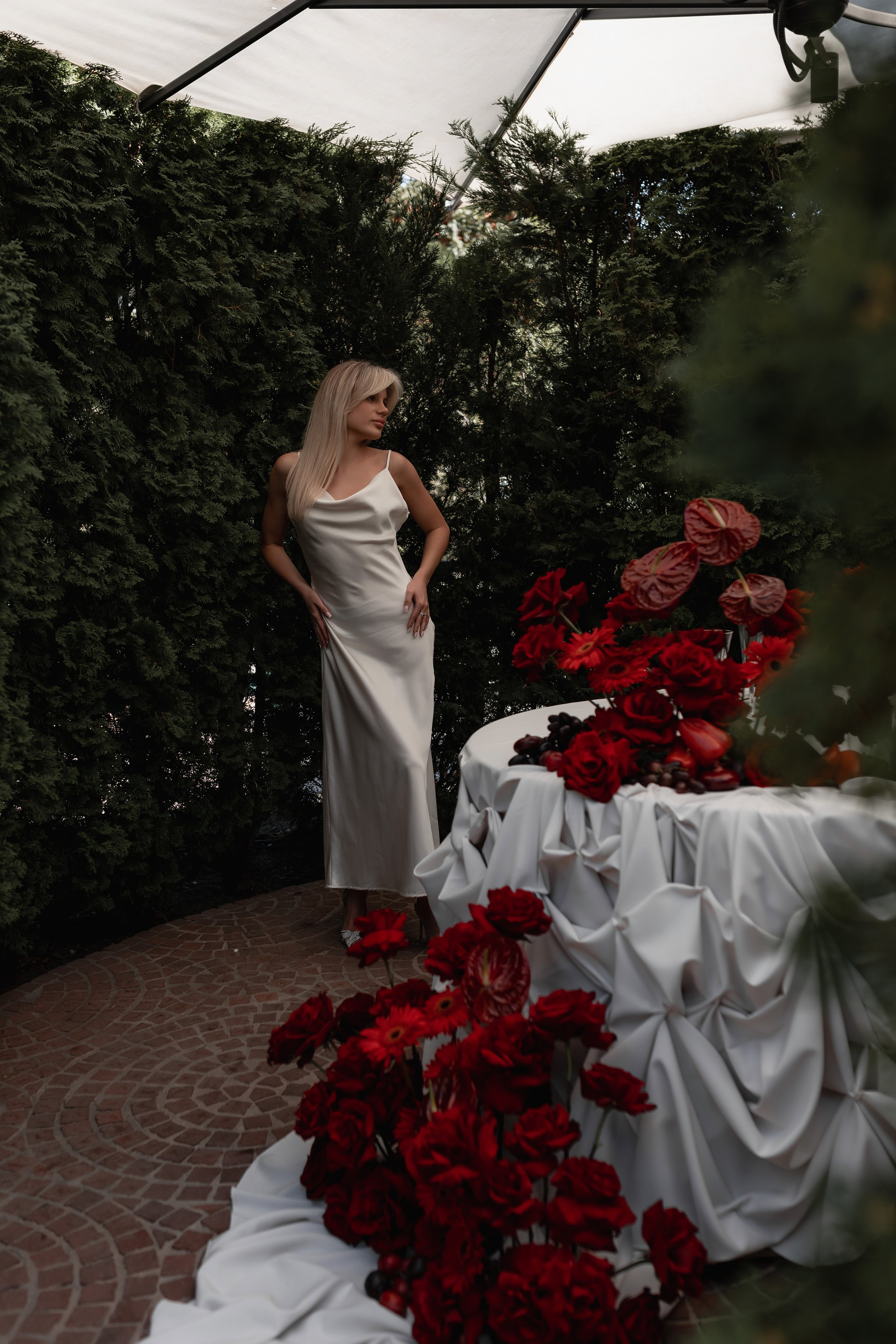 Фотодень с красным декором. Фотограф Трифон Мира