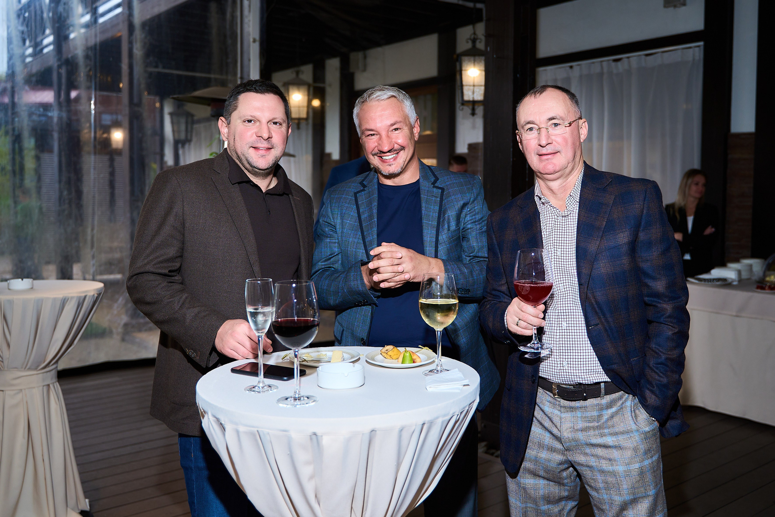 Контакты. Репортажный и портретный фотограф в Москве — Сергеев Илья