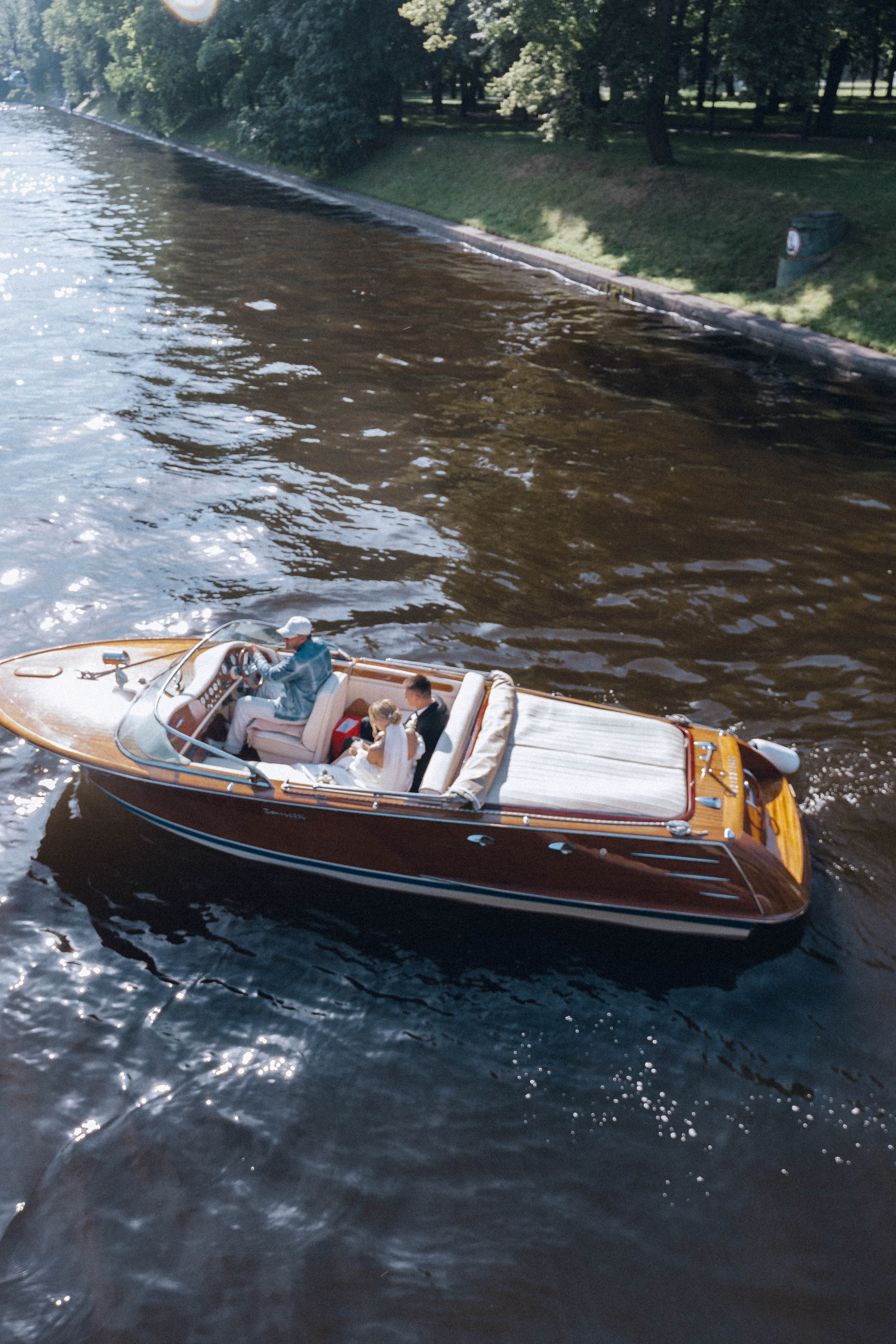 СВАДЕНБНАЯ СЬЕМКА НА КАТЕРЕ ПО КАНАЛАМ САНКТ-ПЕТЕРБУРГА И В АКВАТОРИИ НЕВЫ. Профессиональный фотограф, Санкт-Петербург — Виктория Богомолова