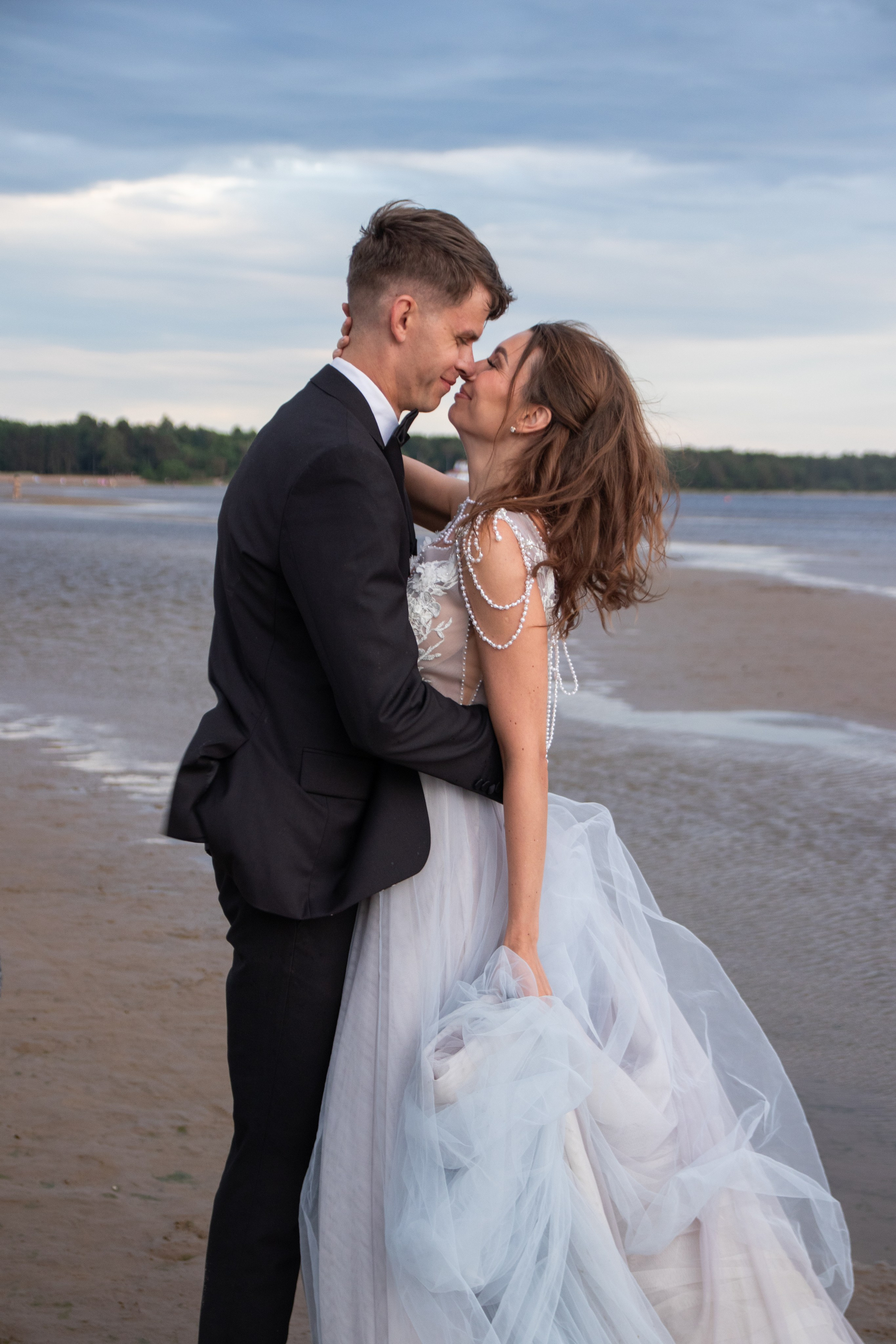 Свадебная прогулка на Финском заливе. Портретный фотограф в Санкт-Петербурге Савельева Ольга