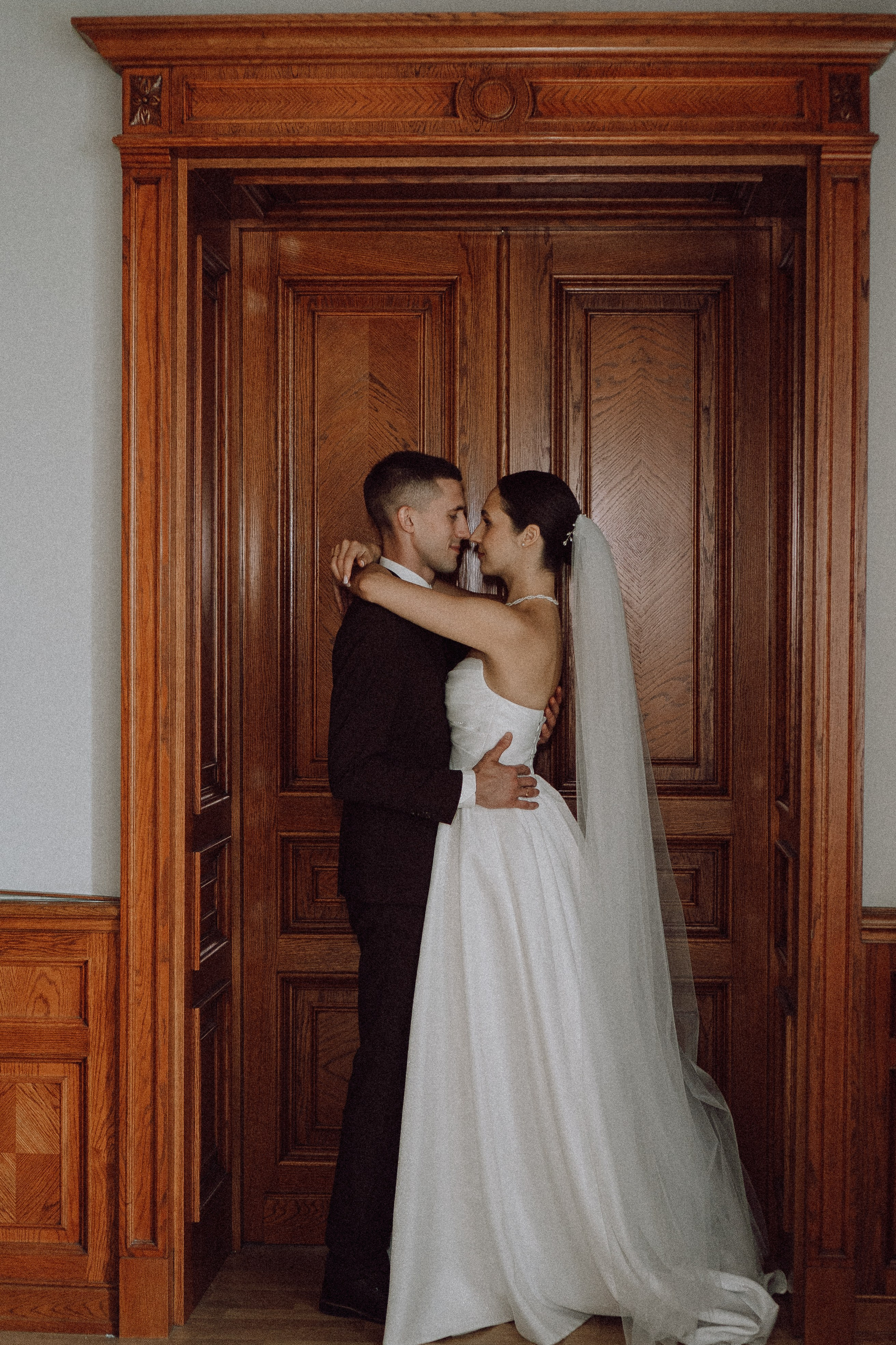 СВАДЕБНАЯ ПРОГУЛКА В САНТК-ПЕТЕРБУРГЕ (ИСАКИЕВСКИЙ СОБОР, ЗИМНЯЯ КАНАВКА, ЭРМИТАЖ И БОЛЬШАЯ МОРСКАЯ УЛИЦА). Профессиональный фотограф, Санкт-Петербург — Виктория Богомолова