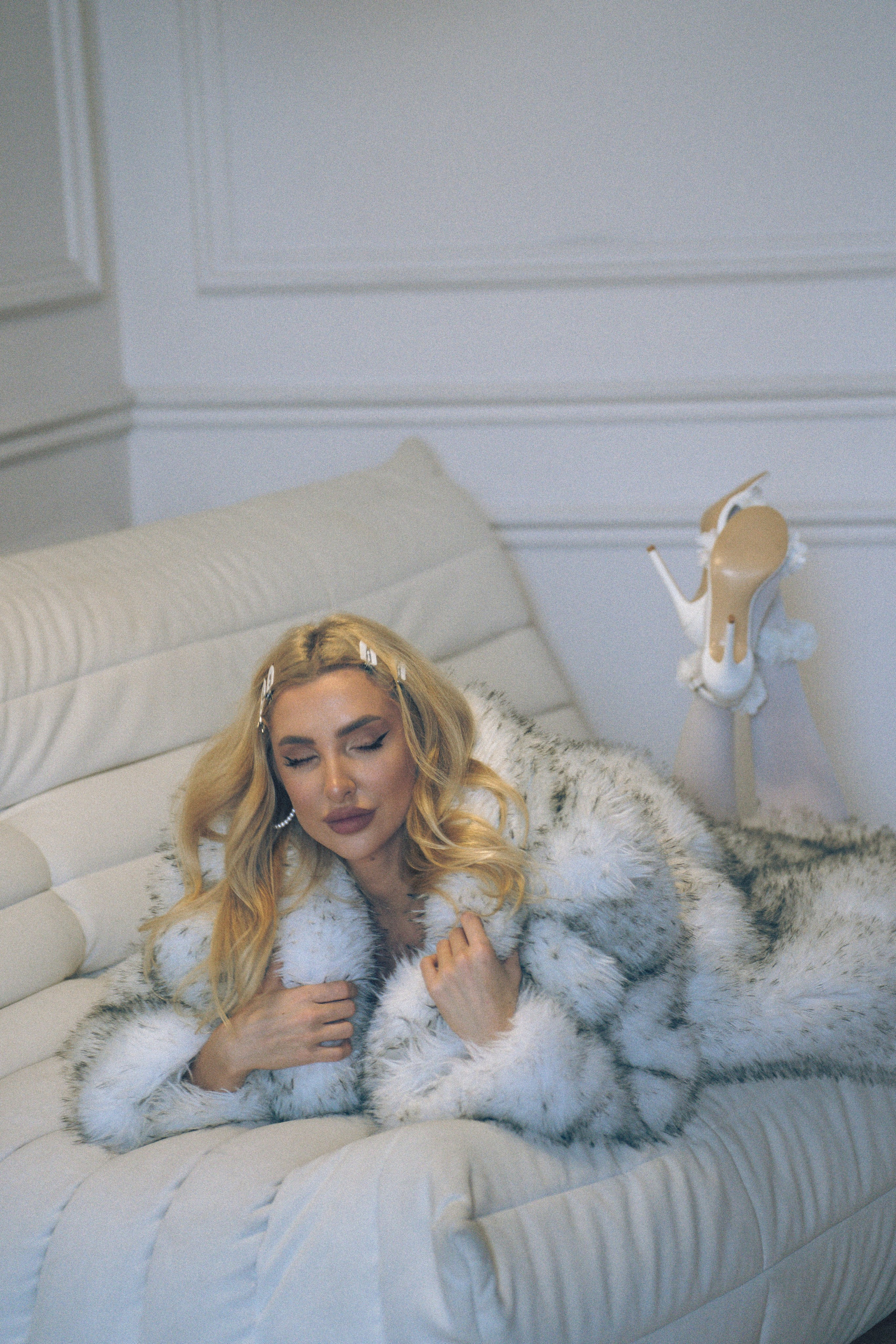 МИНИМАЛИЗМ В СТУДИИ НА ЧЕРНЫШЕВСКОЙ В СТУДИИ С БАЛКОНОМ. Профессиональный фотограф, Санкт-Петербург — Виктория Богомолова