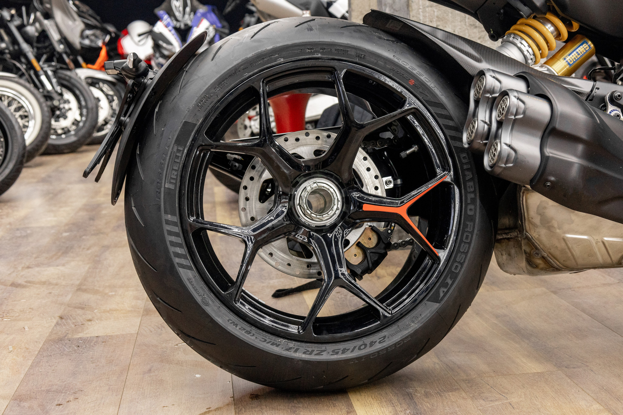 Профессиональная съемка автомобилей и мотоциклов. Фото и видео контент для бизнеса в Москве и Московской области