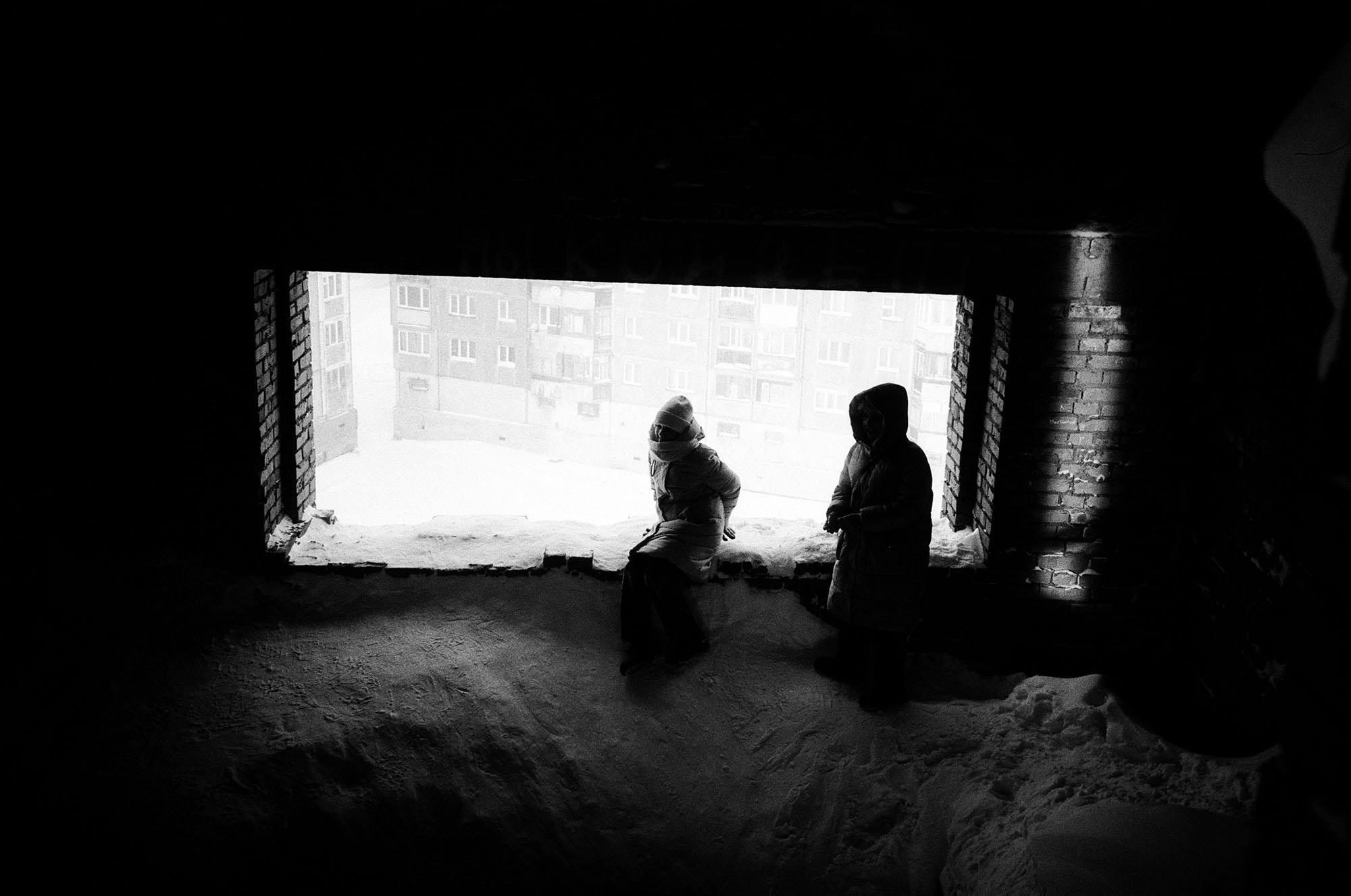 "Окно во двор"