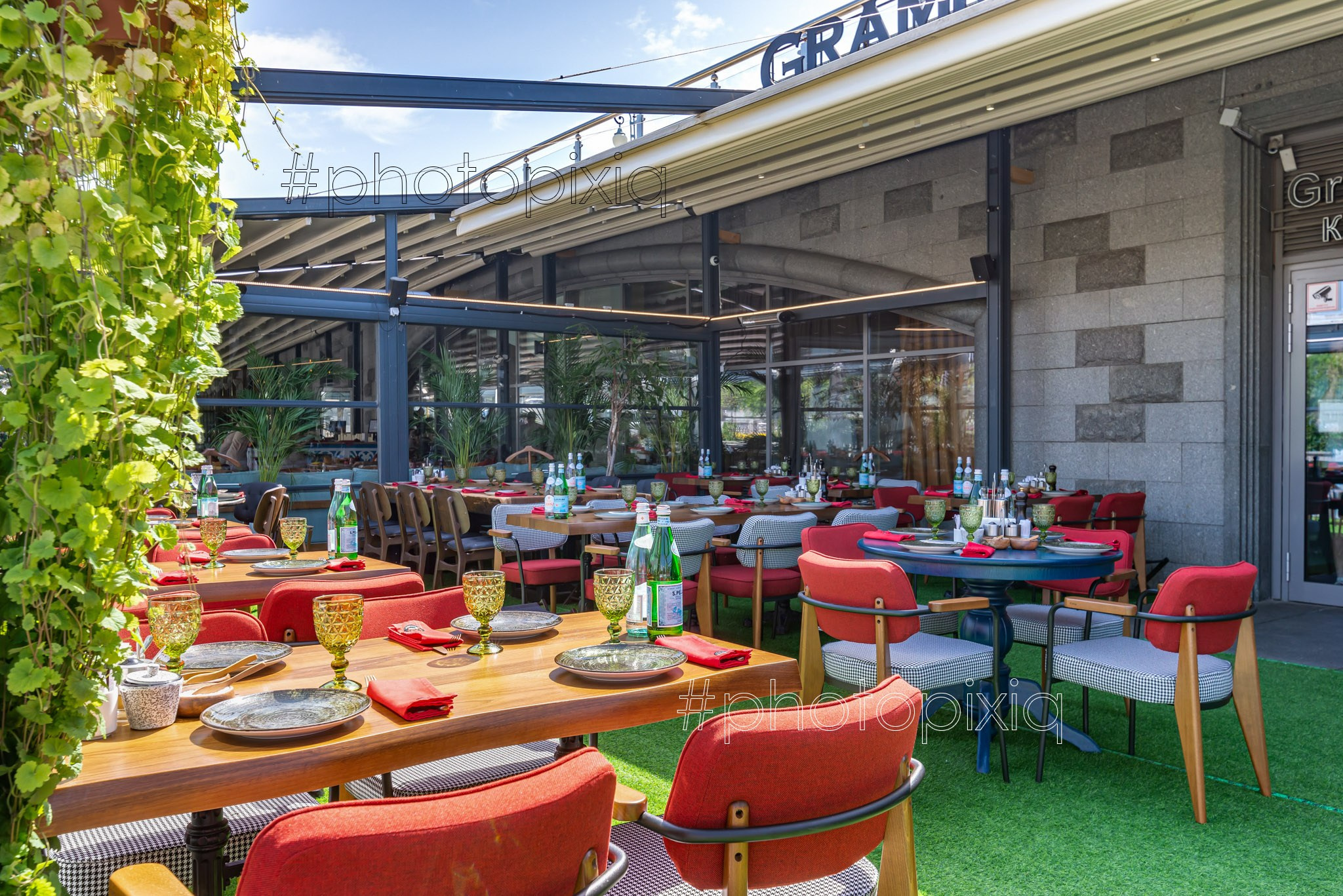 Фотосъёмка веранды ресторана CHEF СТЕЙК-ХАУС. Интерьерная съёмка и виртуальные туры — Интерьерный фотограф Кузнецов Сергей (photopixiq)