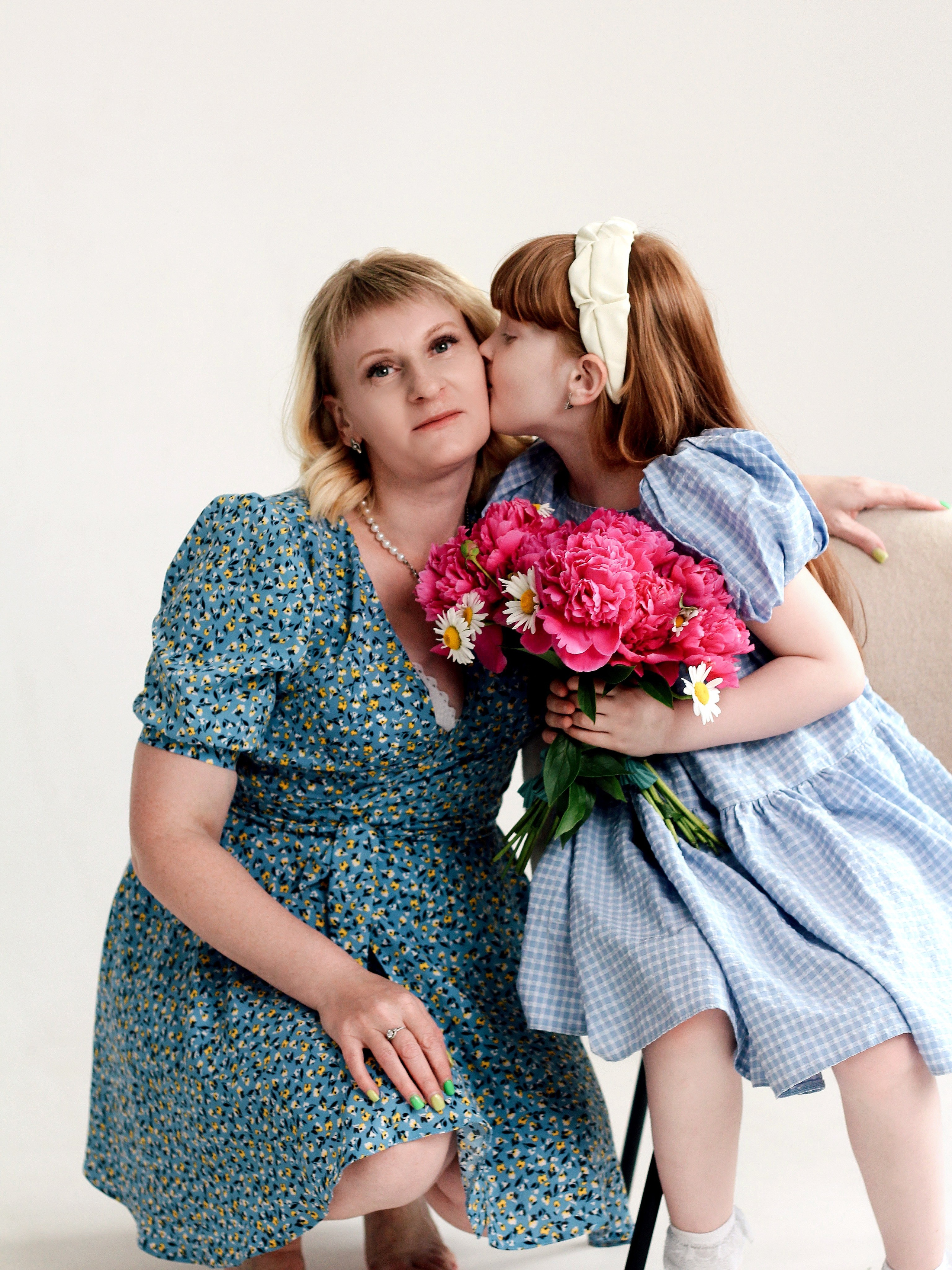 С пионами. Photography Eva