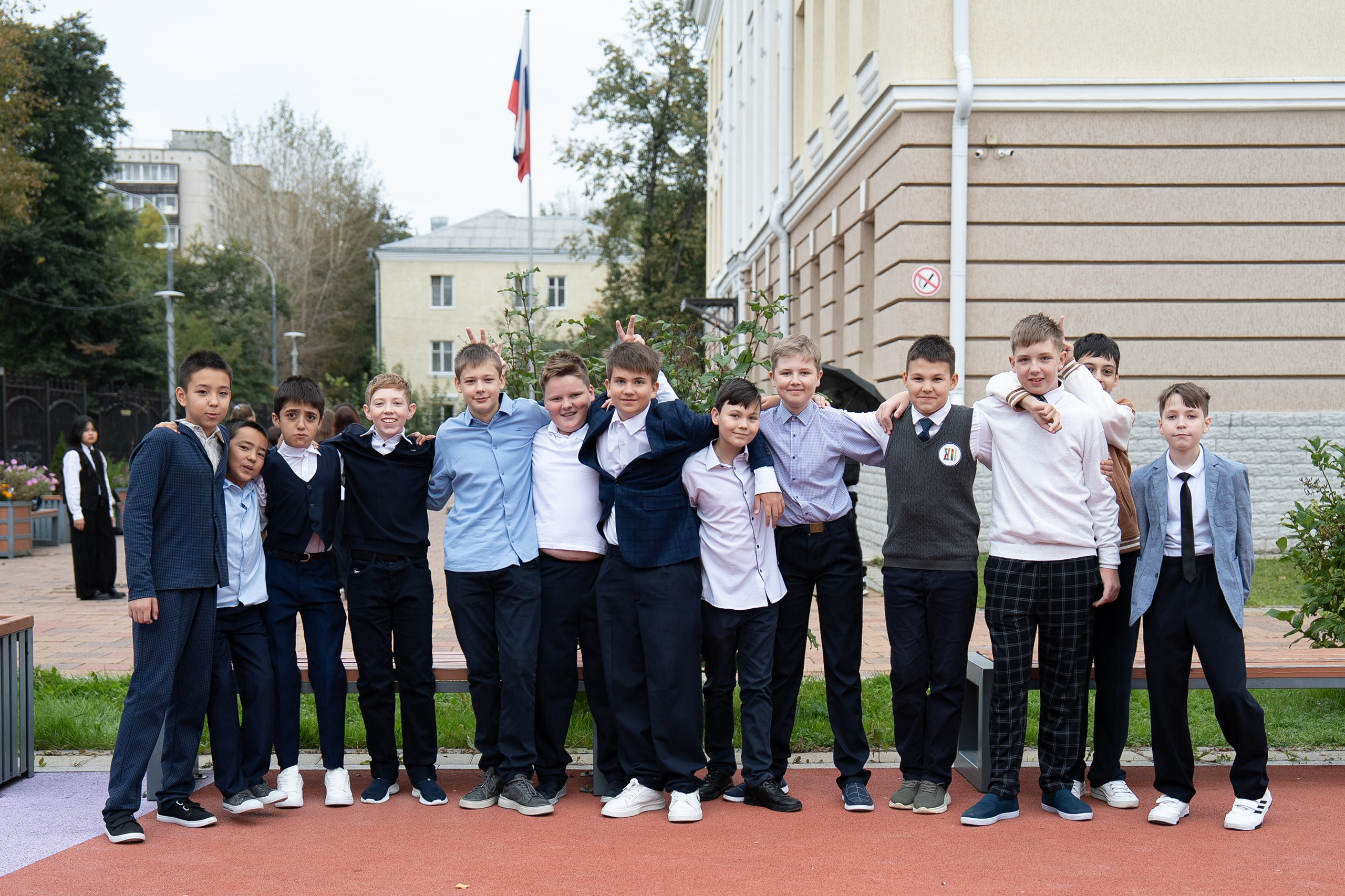 Двор школы + библиотека. Тот Самый альбом