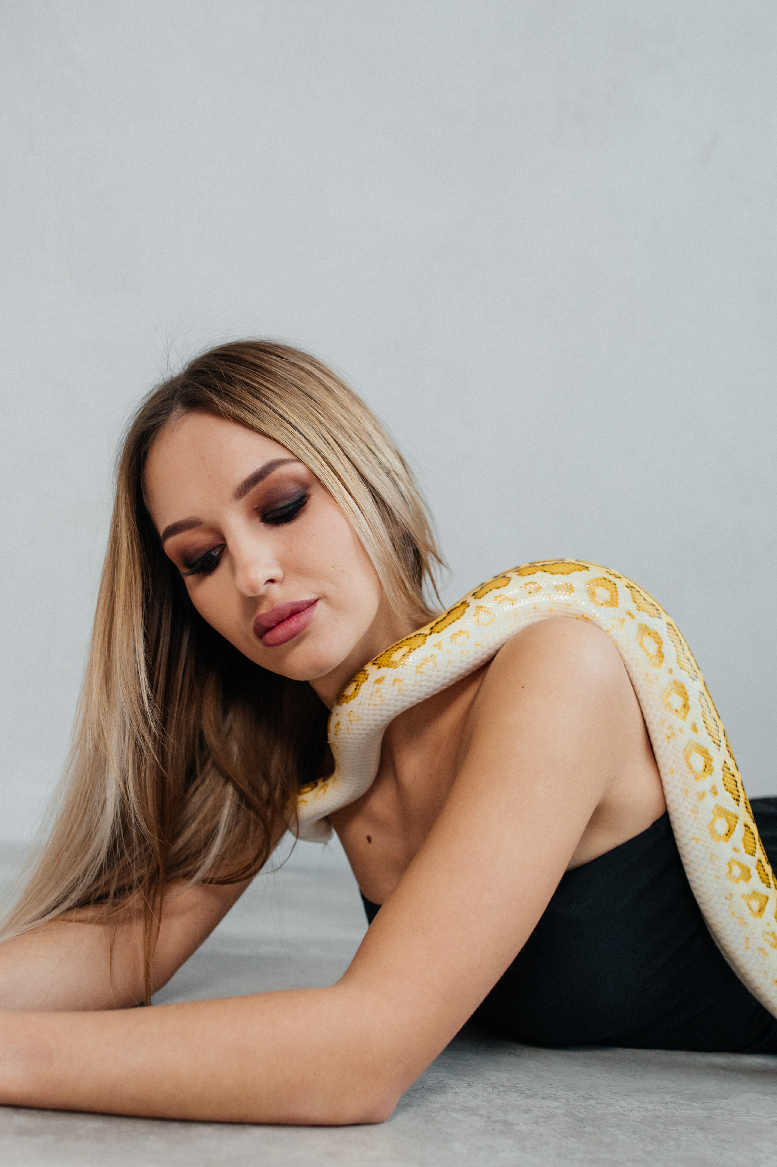 Фотосессии со змеей. Свадебный фотограф в Москве и Твери