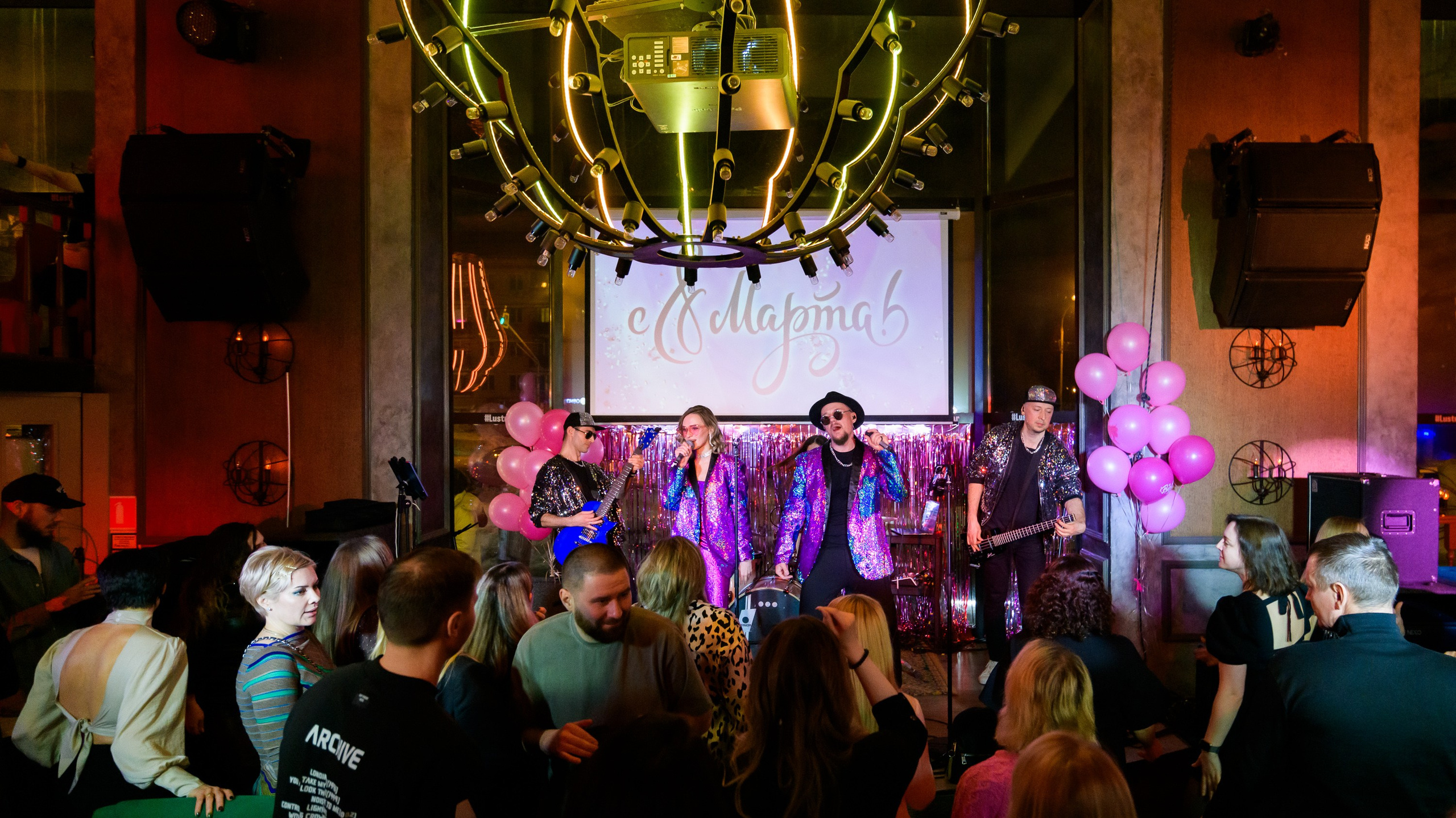 Люстра бар. Репортажный фотограф Сергей Дроздов