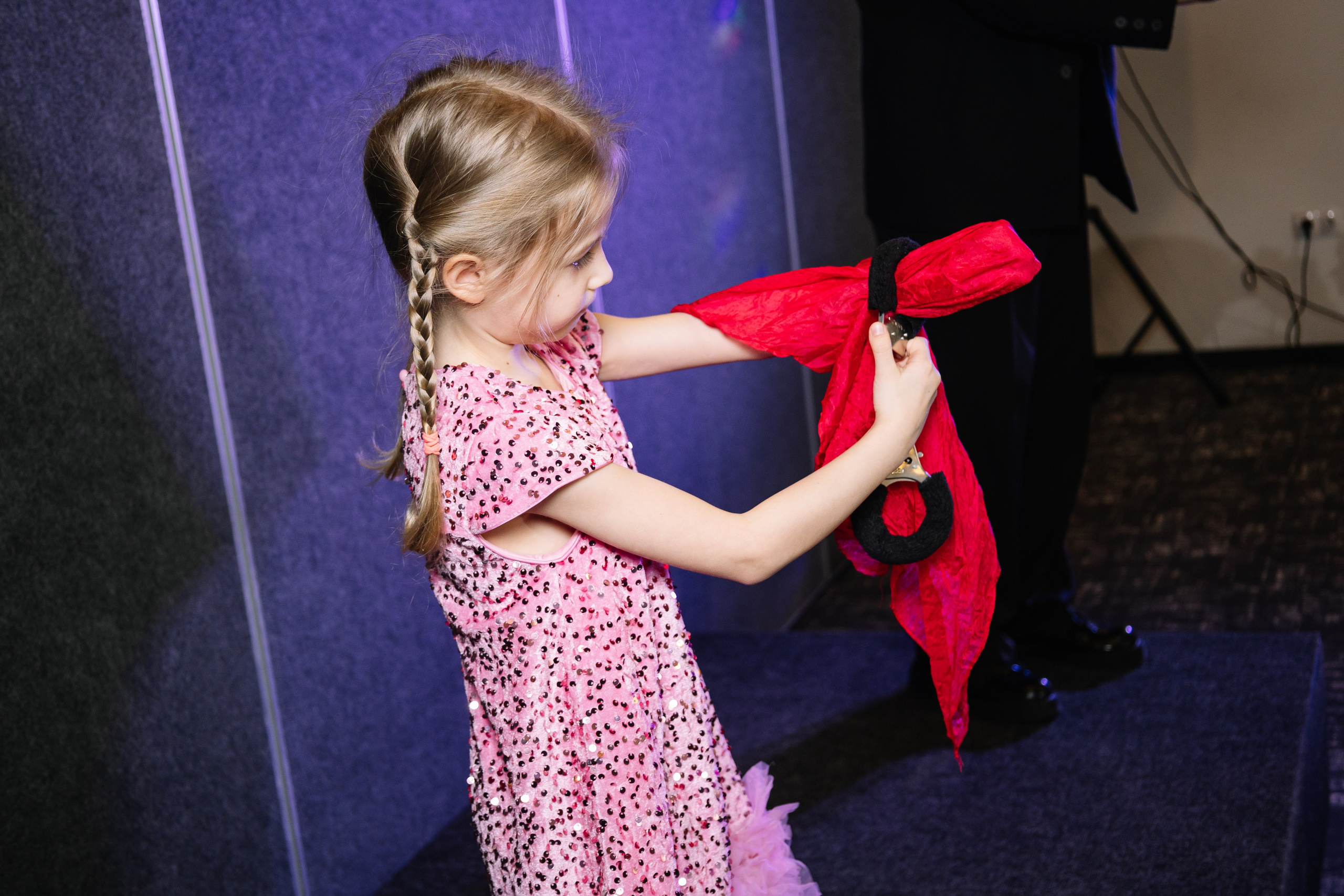 Москва. Фокусник Константин Загузин. 22.03.26. Валерия, репортажный фотограф в г. Москва и г. Владикавказ