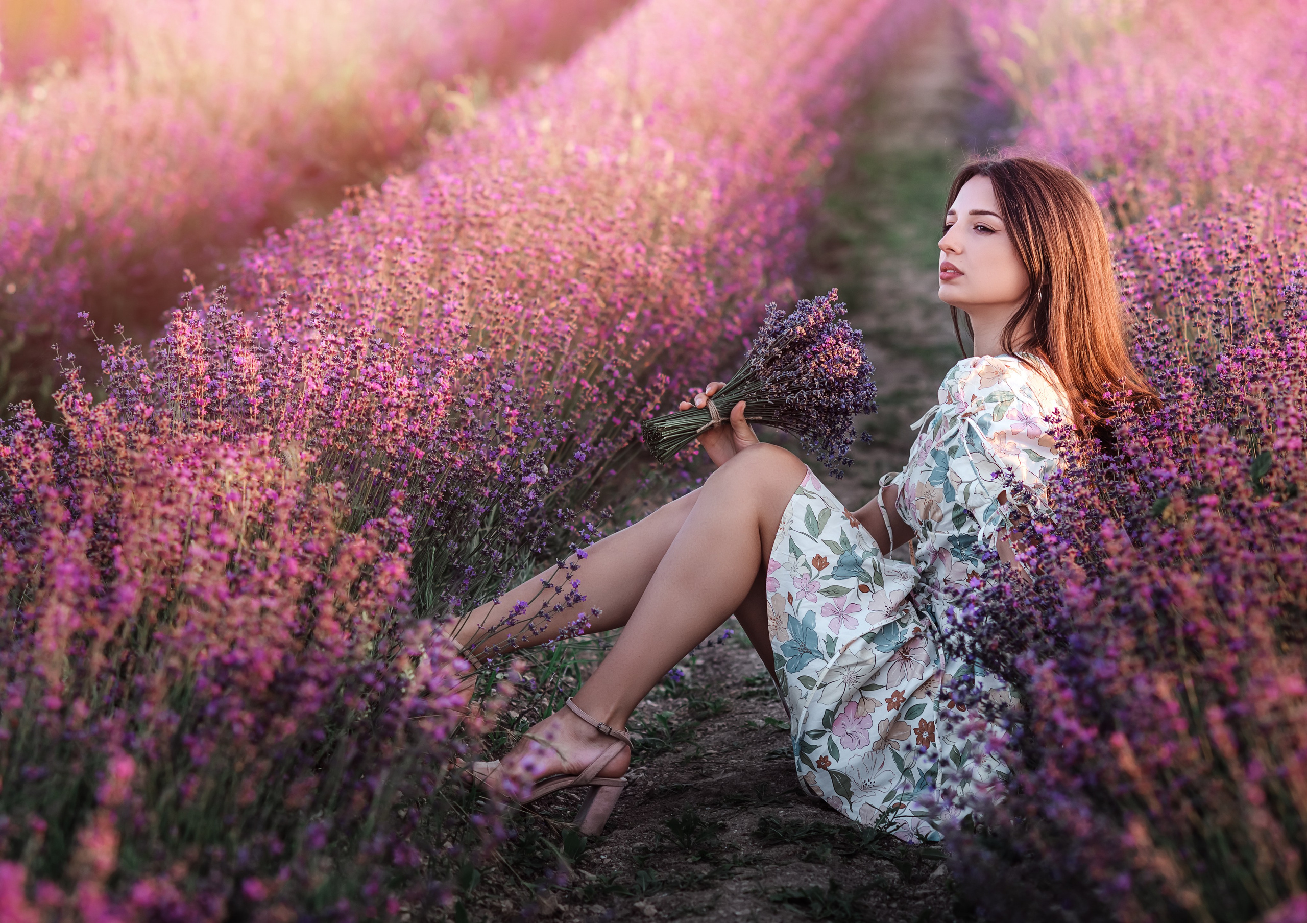 Фотосессия в лавандовом поле. Прогулочная фотосессия в Крыму. Фотограф в Симферополе Ольга Топоривская. Красивые места для фотосессий в Крыму.