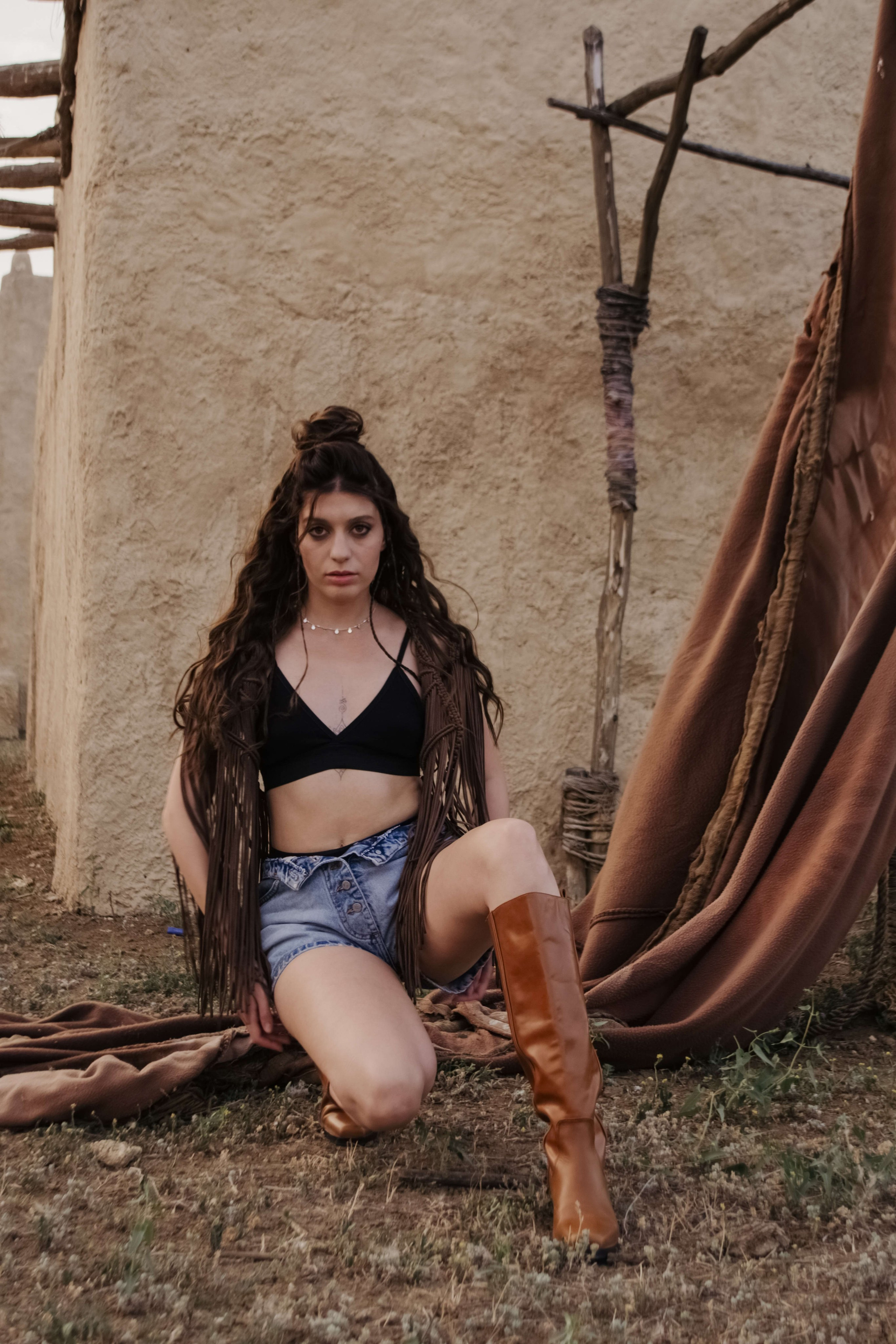 Съемка в декорациях старого города для бренда одежды. Портретный и свадебный фотограф в Тбилиси • xeniqo