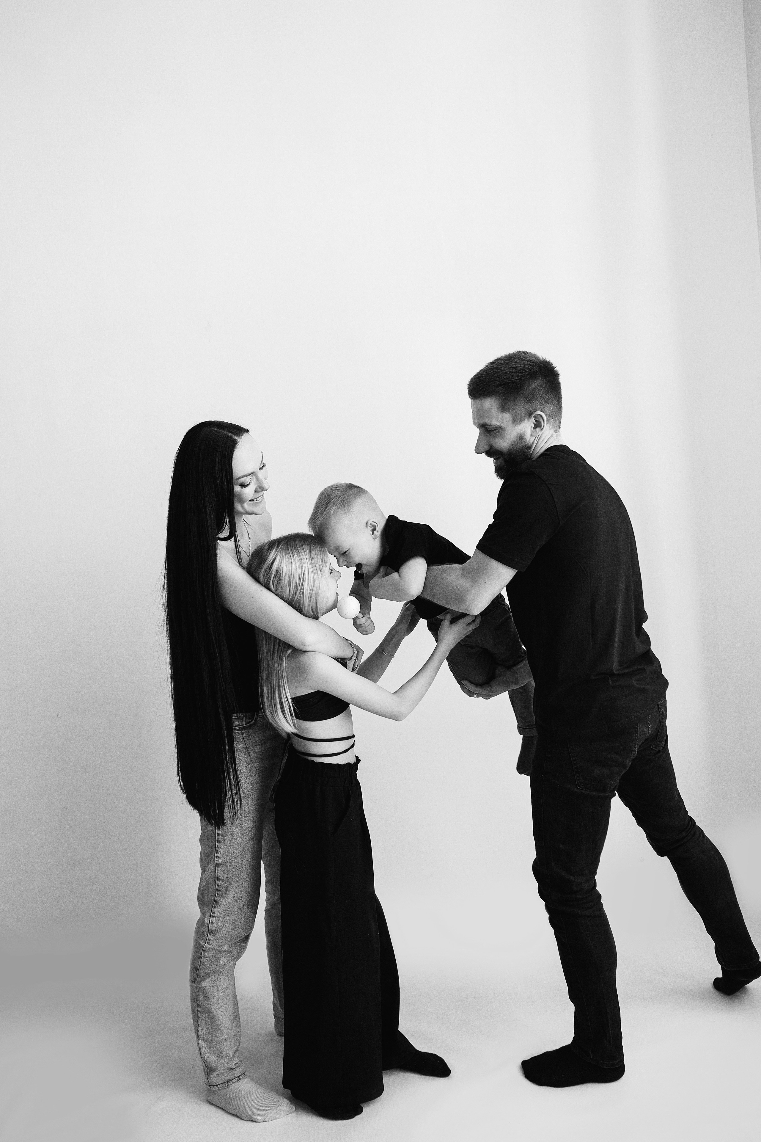 ЧБ серия. Фотограф новорожденных Оксана Полевская