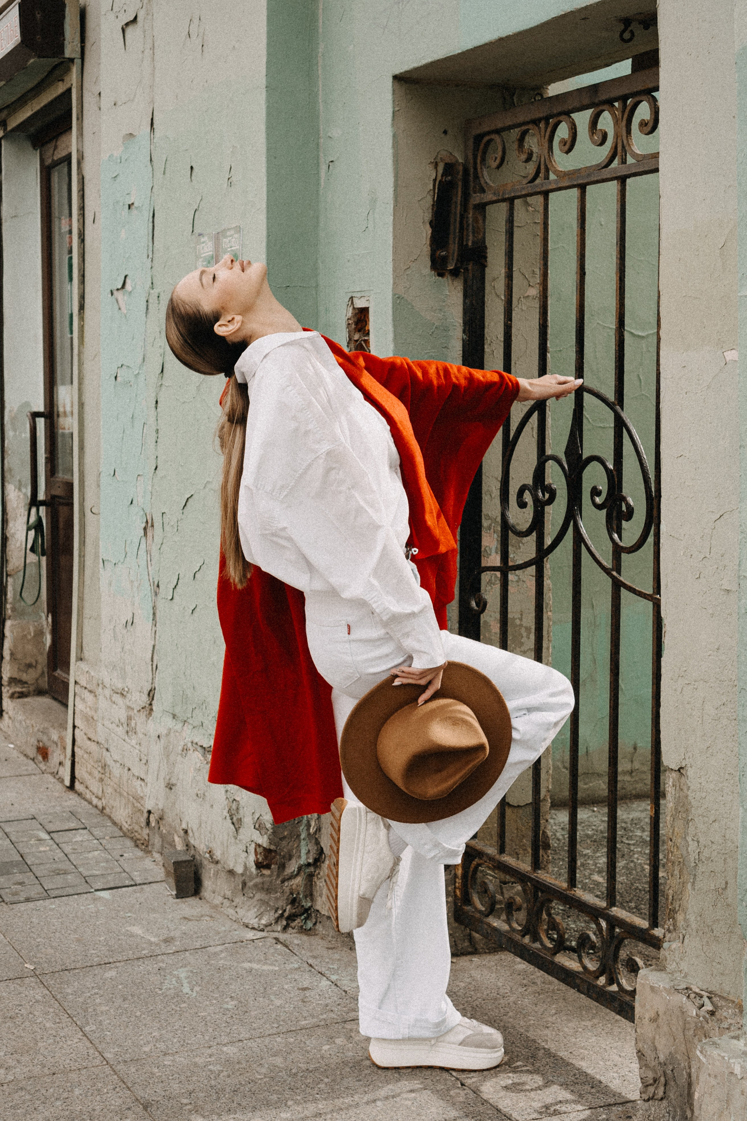 МЫ ГУЛЯЛИ ПРО КРЫШАМ ПИТЕРА. Профессиональный фотограф, Санкт-Петербург — Виктория Богомолова