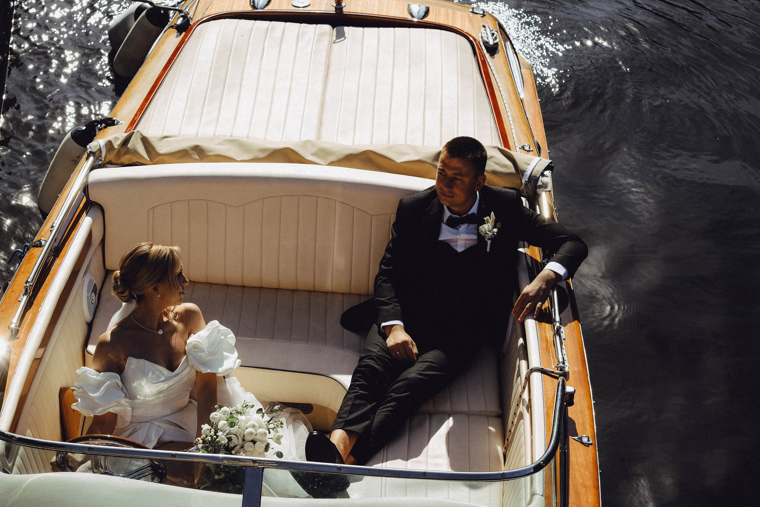 СВАДЕБГНАЯ ПРОГУЛКА ПО КАНАЛ САНКТ-ПЕТЕРБУРГА НА КАТЕРЕ. Профессиональный фотограф, Санкт-Петербург — Виктория Богомолова