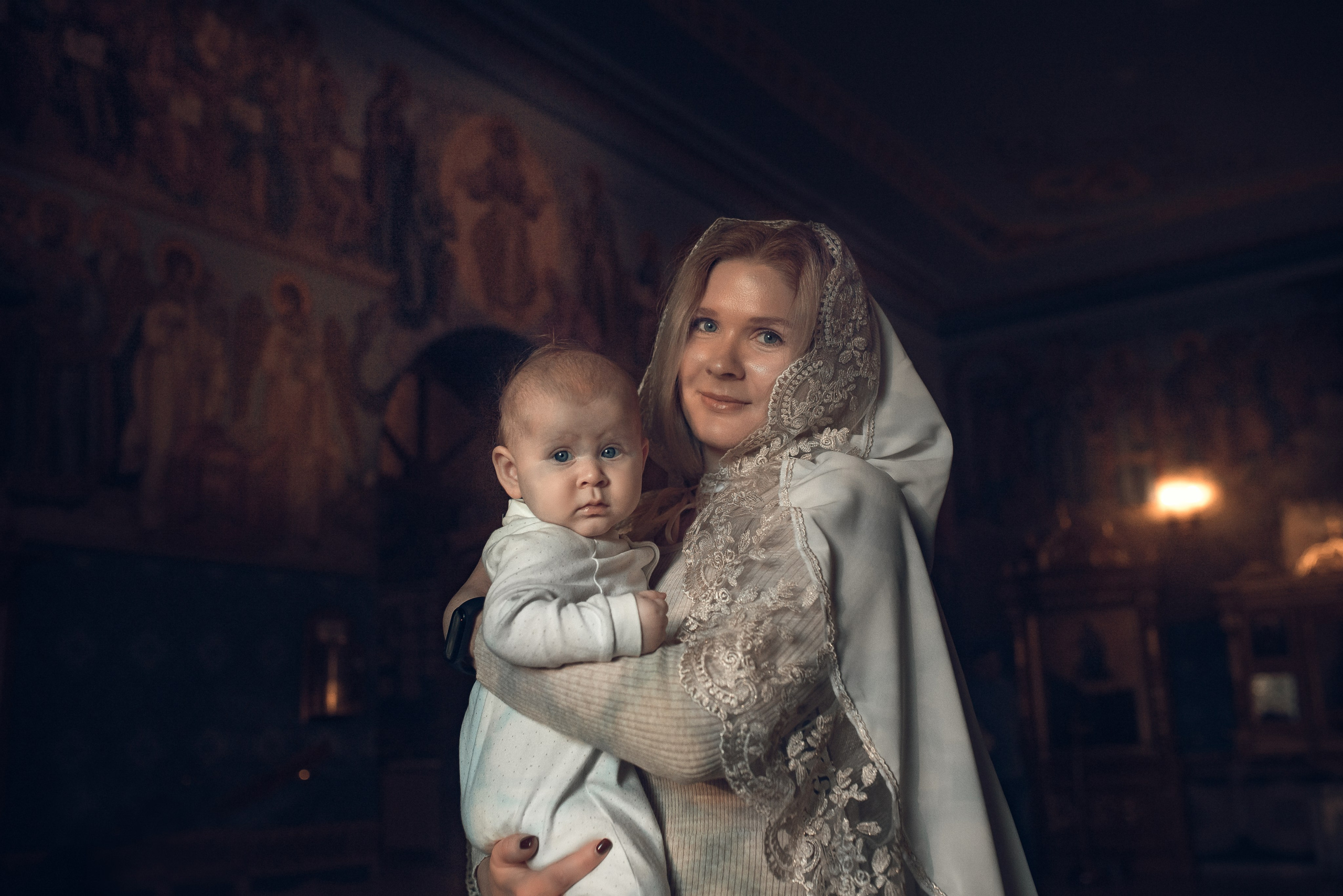 фотограф на крещение в саратове, мама и малыш на крестины сартов