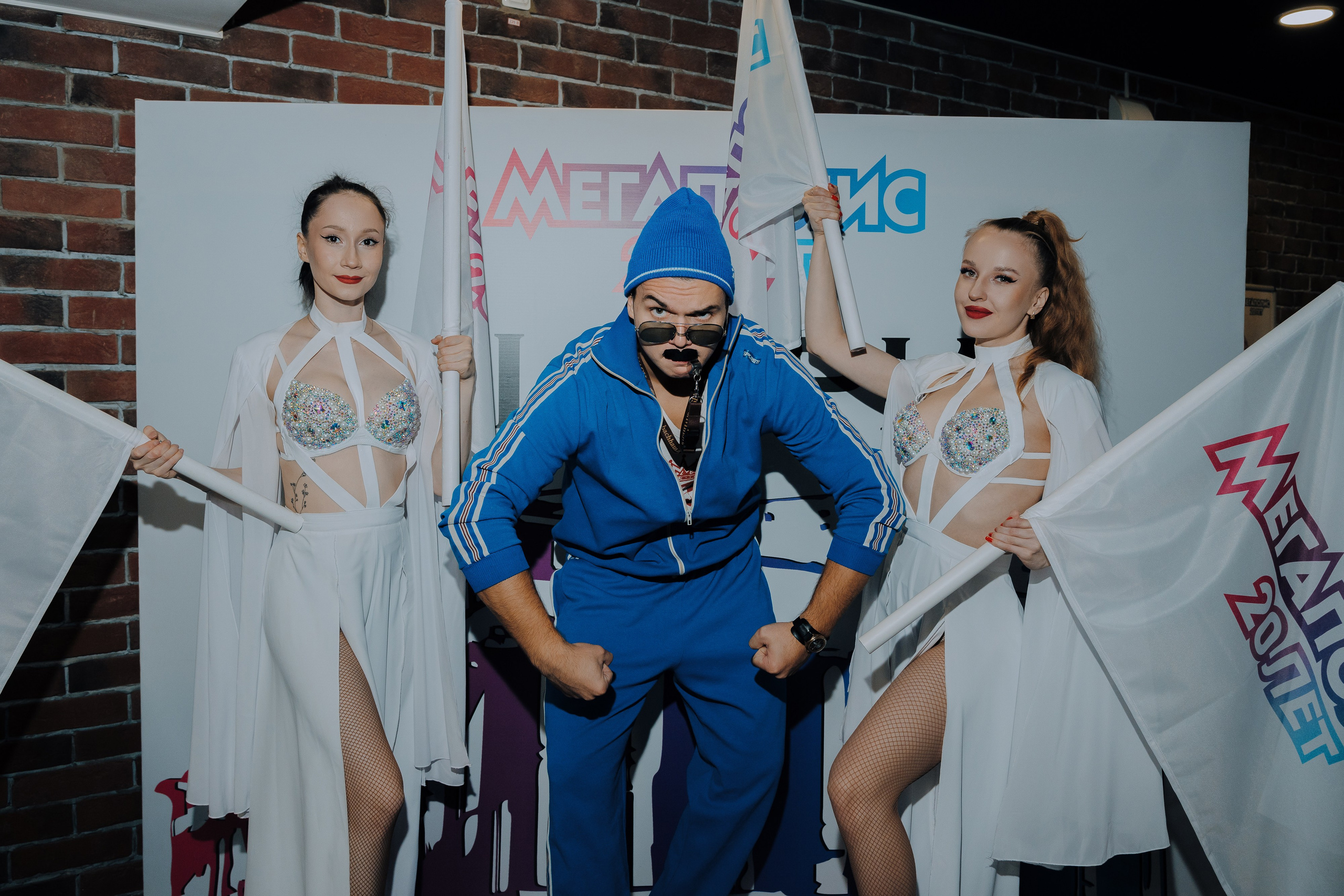 20 ЛЕТ МЕГАПОЛИС ЧЕЛЯБИНСК ХЕДЛАЙНЕР ЕЛКА. Репортажный фотограф Зуев Роман г. Челябинск