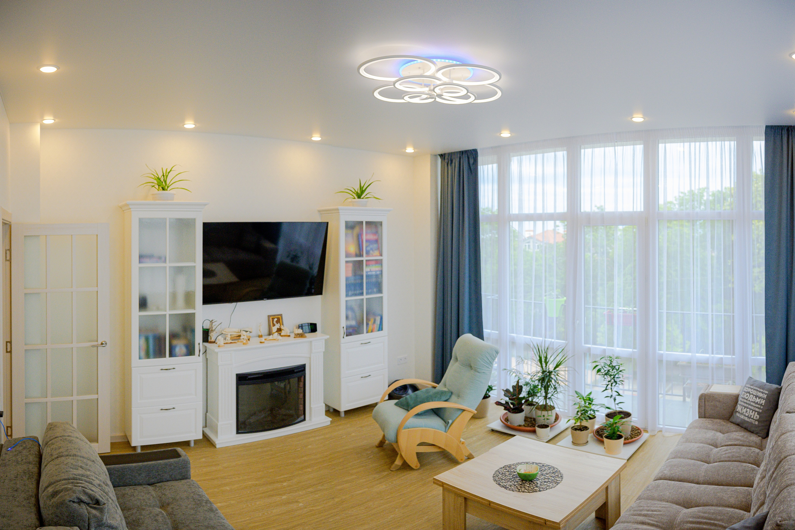 The apartment is 98 m2