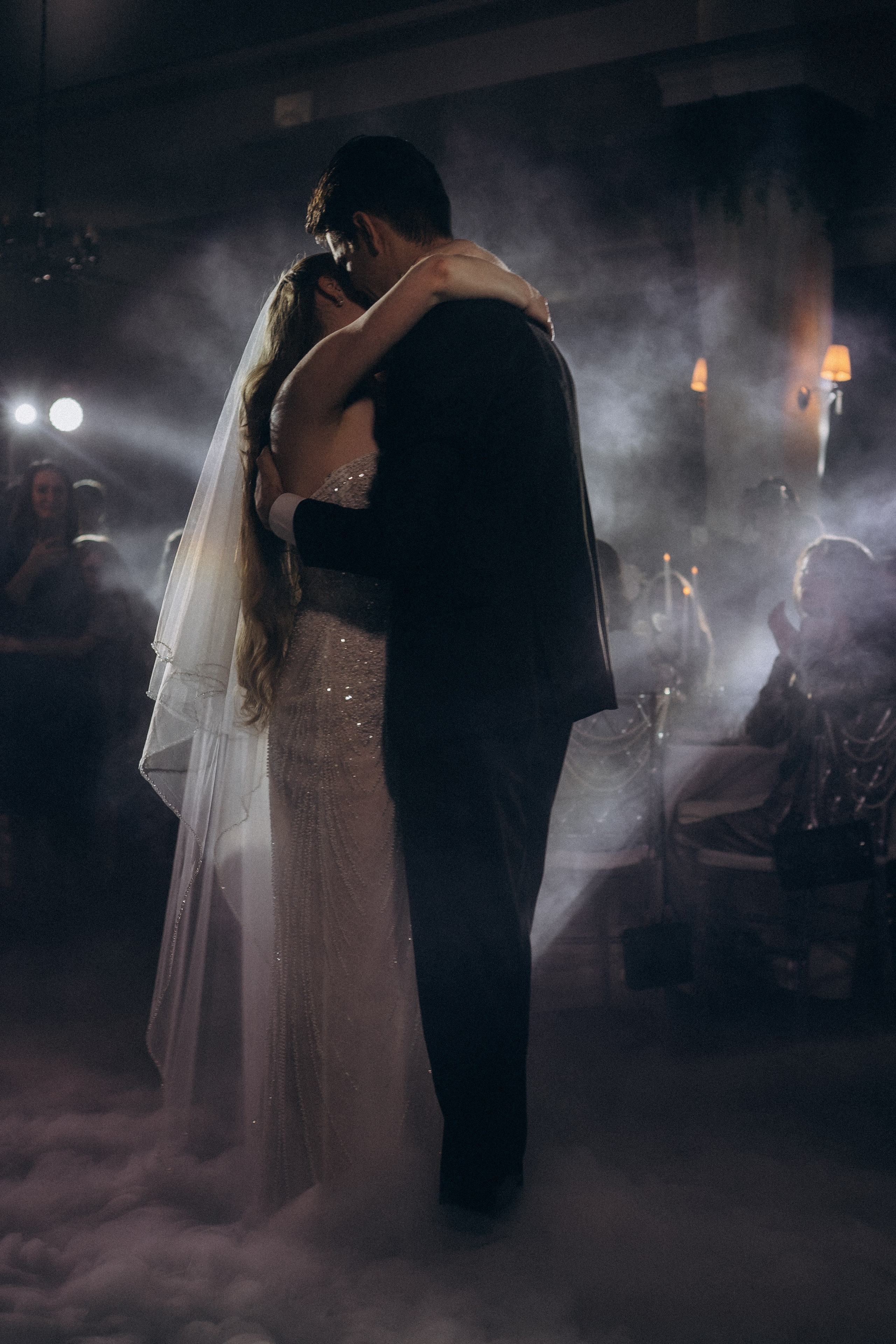 ПЕРВЫЙ ТАНЕЦ МОЛОДЫХ НА БАНКЕТЕ. ТРОГАТЕЛЬНЫЙ МОМЕНТ (СНЯТО В СИБИРЕ В НИЖНЕВАРТОВСКЕ). Профессиональный фотограф, Санкт-Петербург — Виктория Богомолова