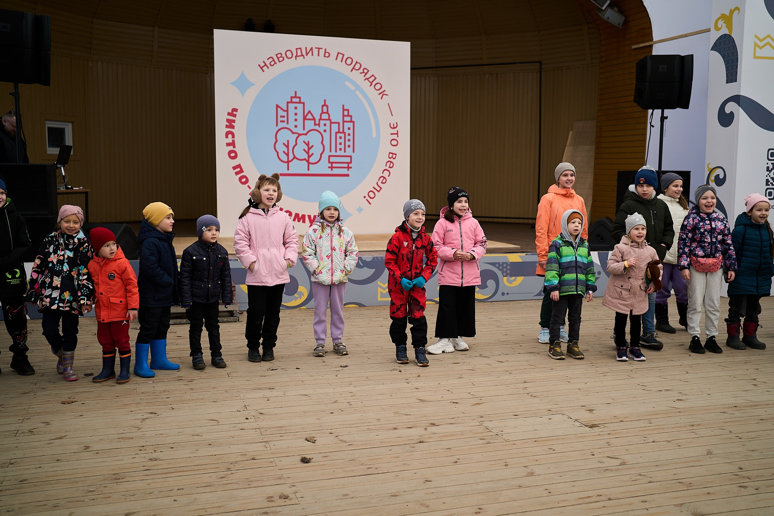 Субботник у Управления делами Мэра и Правительства Москвы. Фотограф и Видеограф в Москве. Олег Корушев